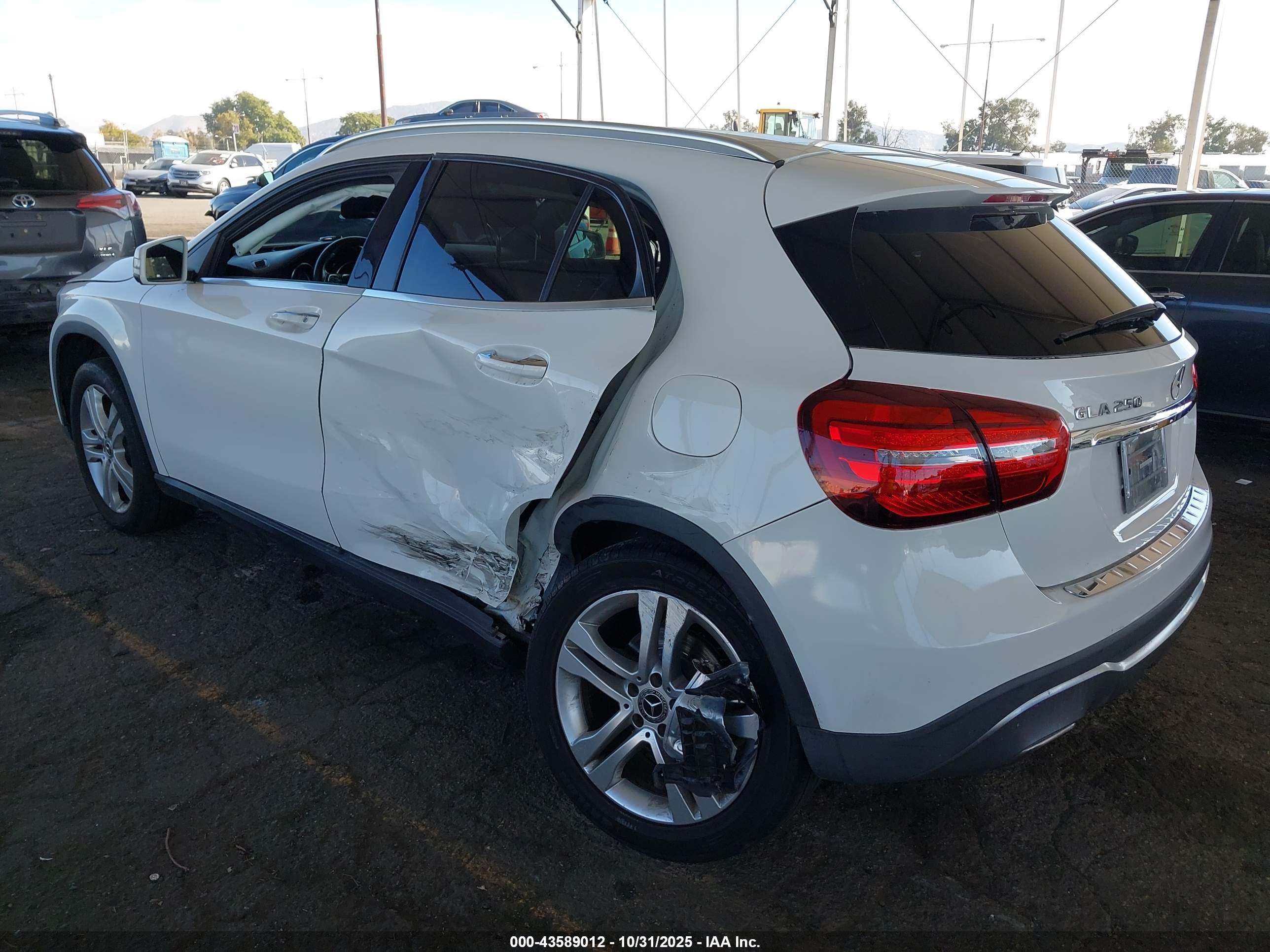 MERCEDES-BENZ GLA image 3