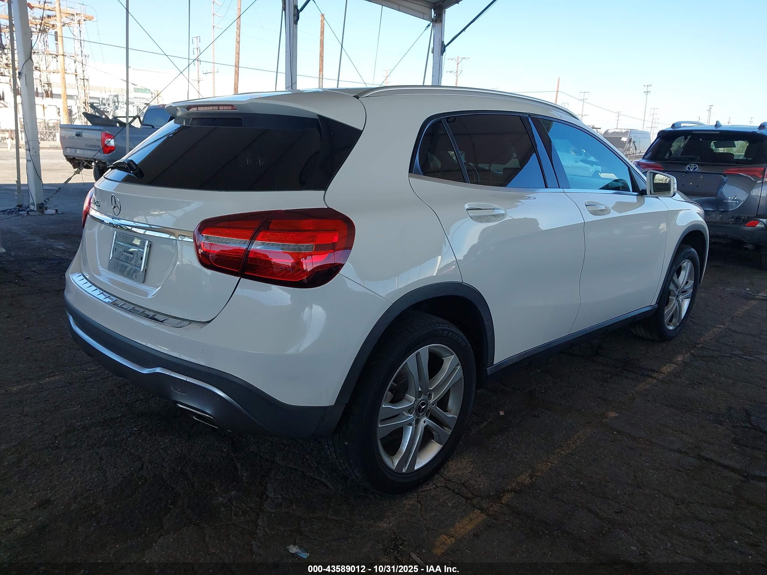 MERCEDES-BENZ GLA image 4