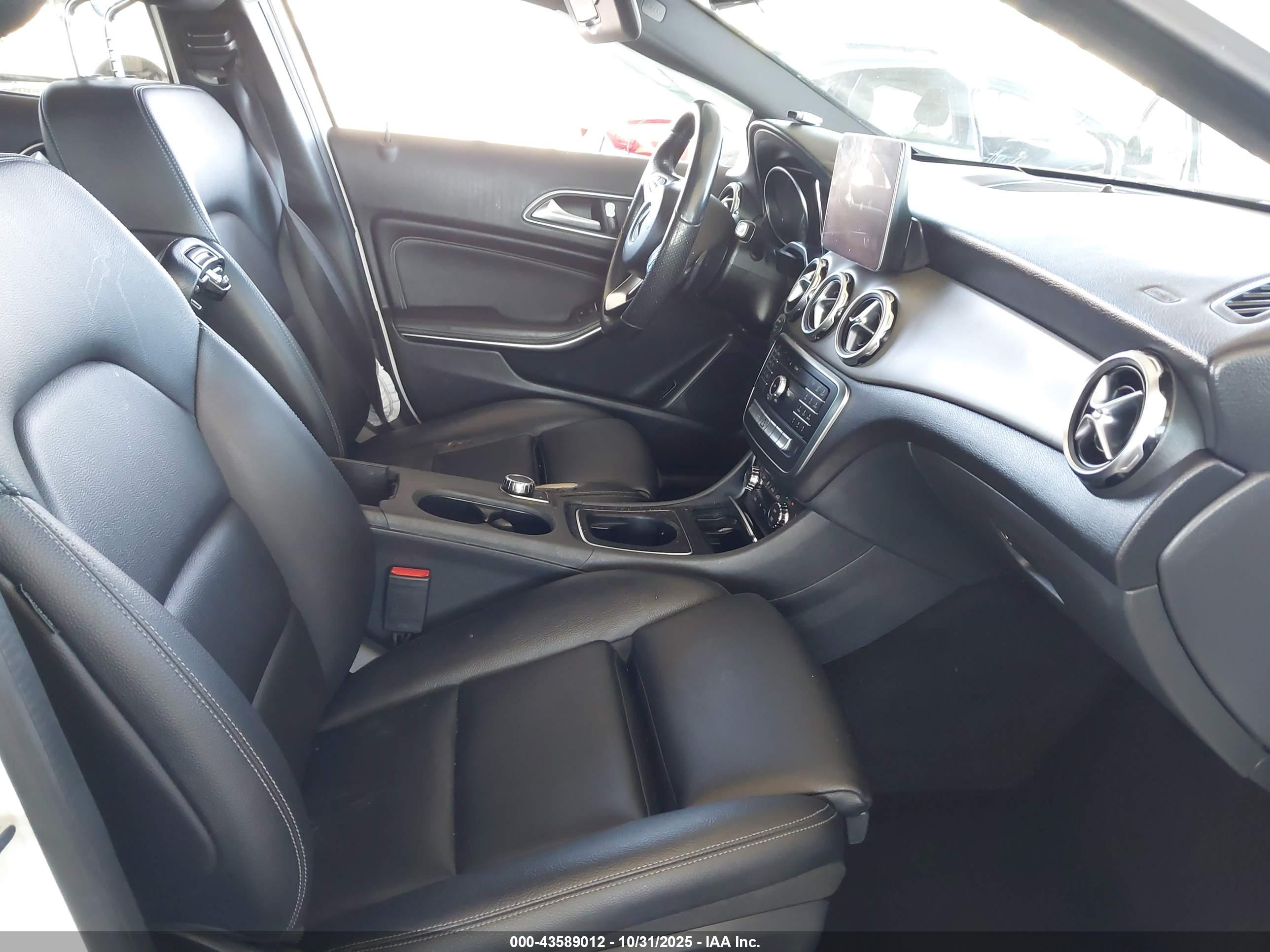 MERCEDES-BENZ GLA image 5