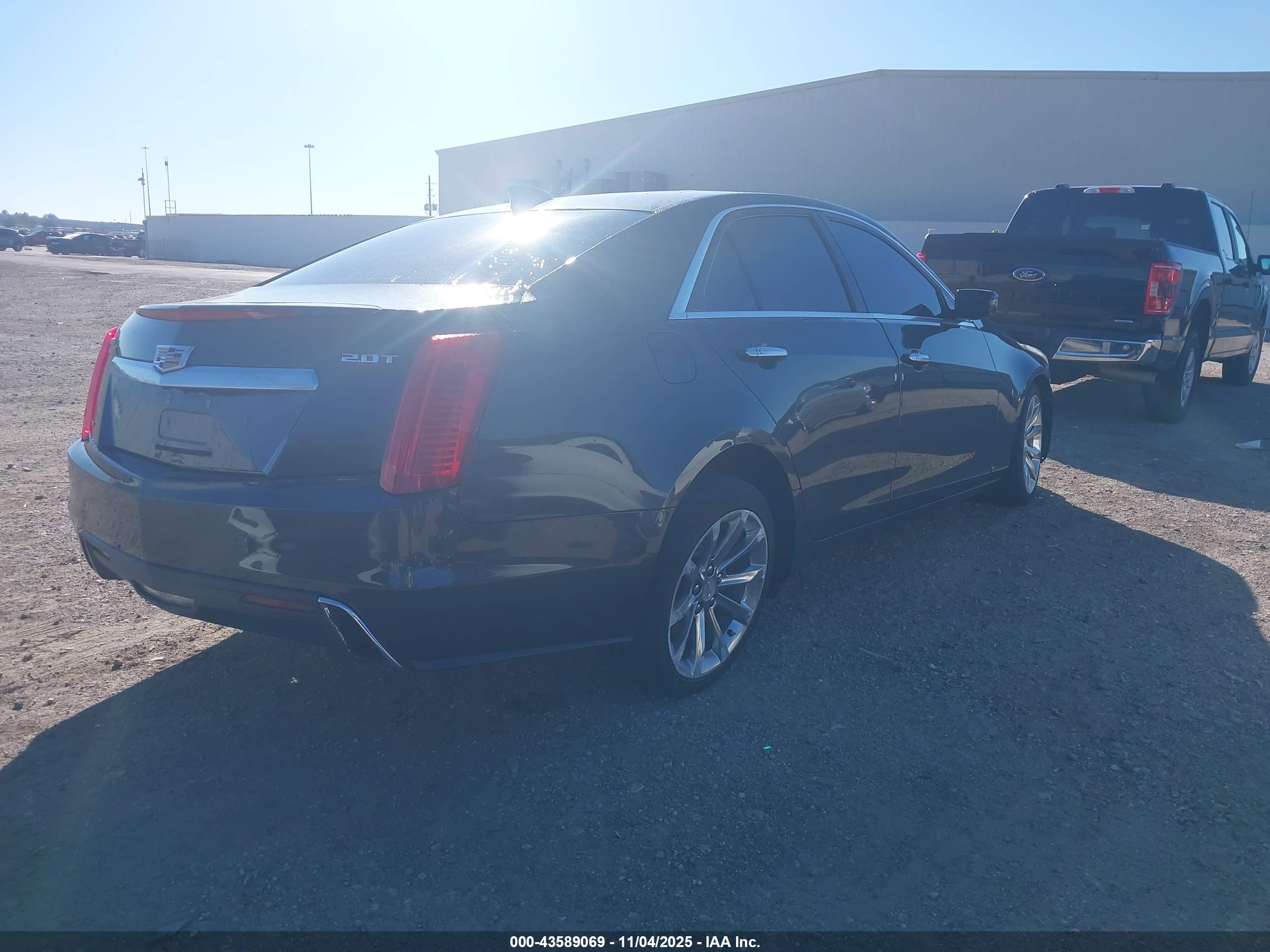 CADILLAC CTS image 4