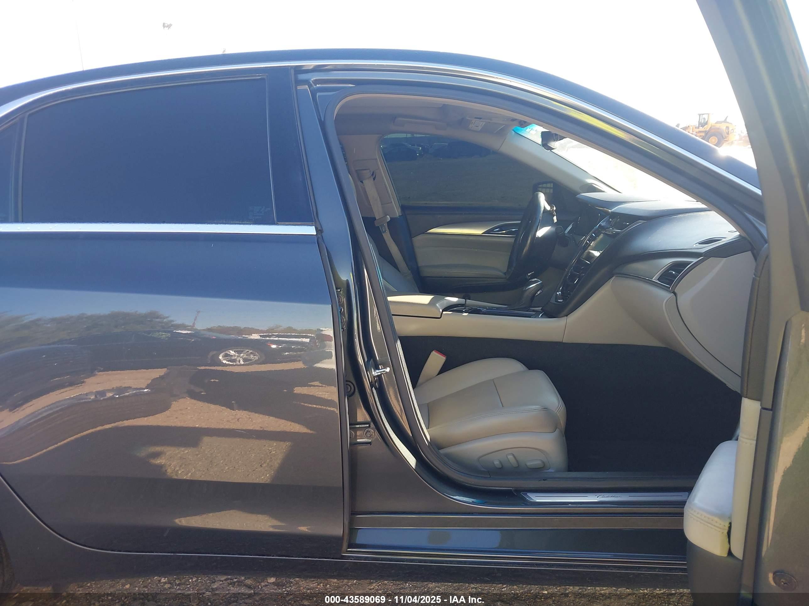 CADILLAC CTS image 5