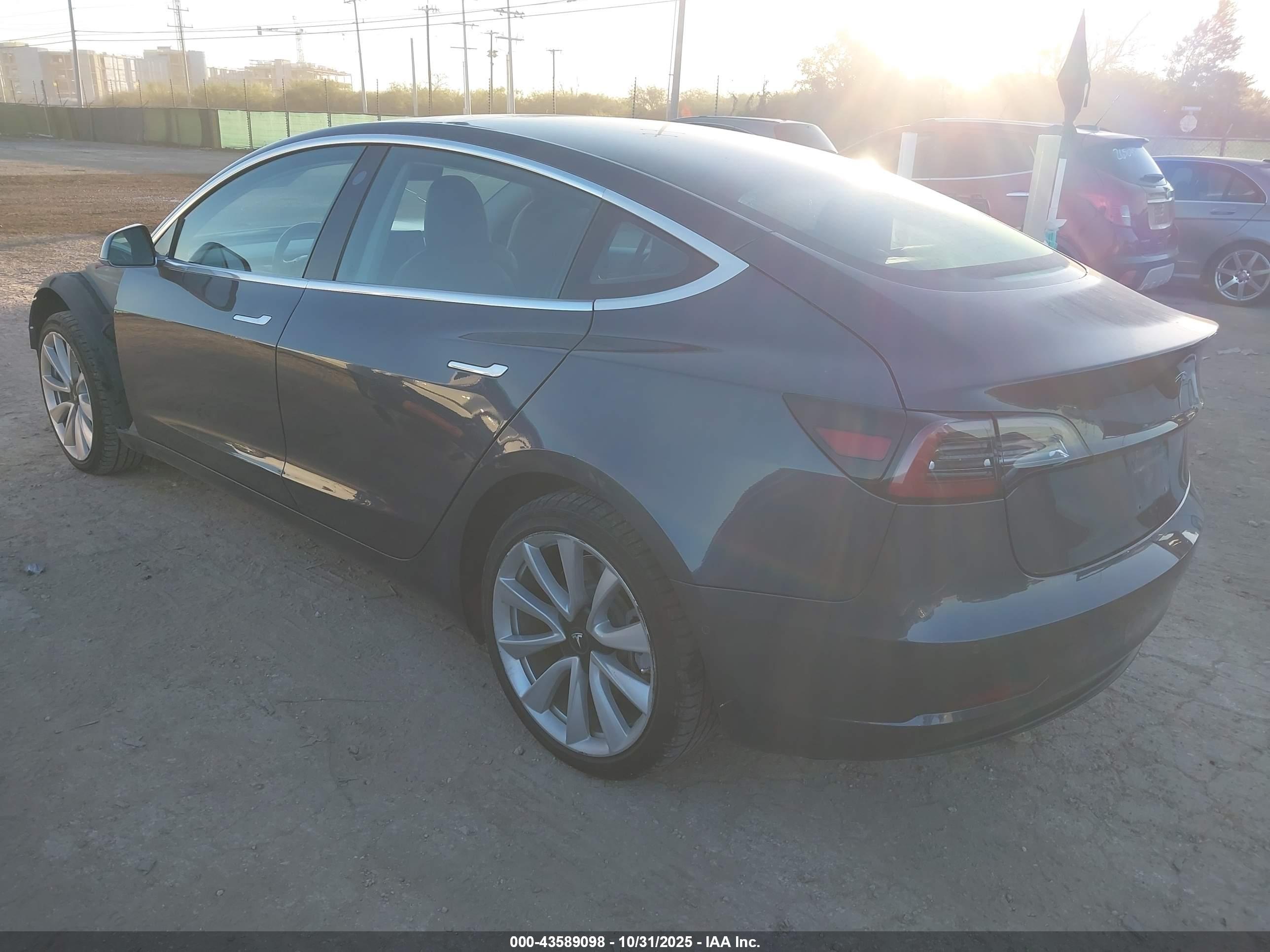 TESLA MODEL image 3