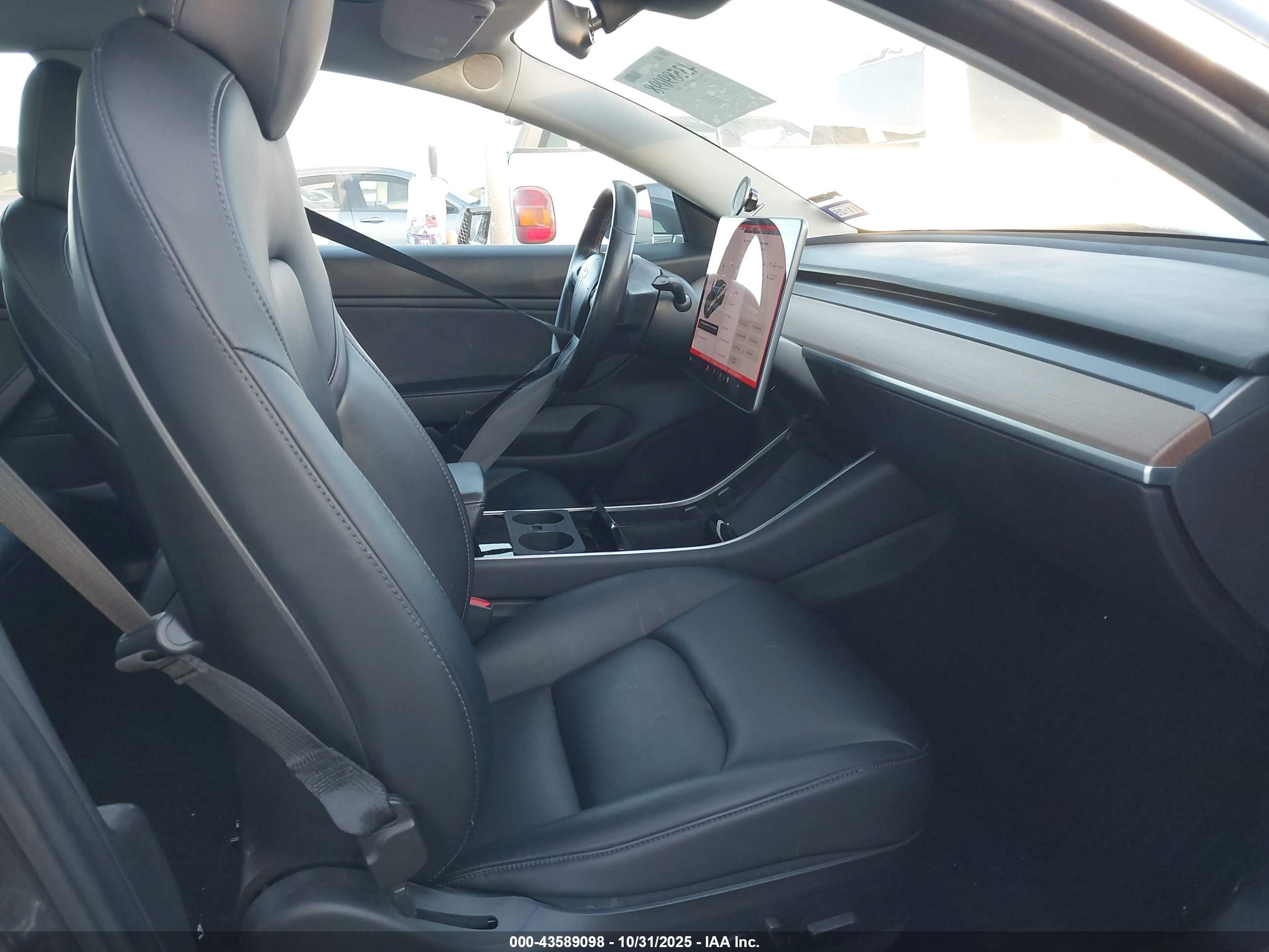 TESLA MODEL image 5
