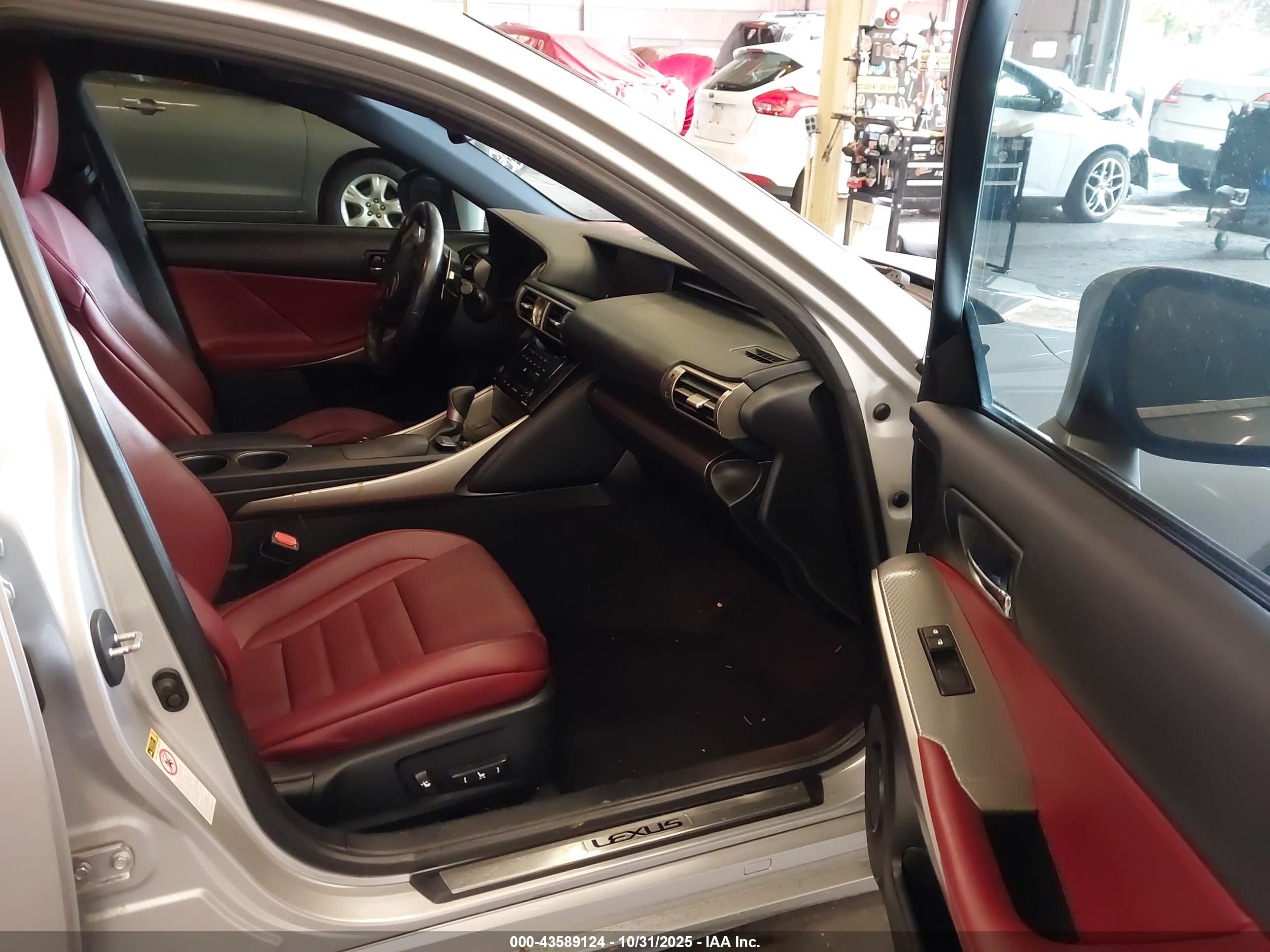LEXUS IS image 5