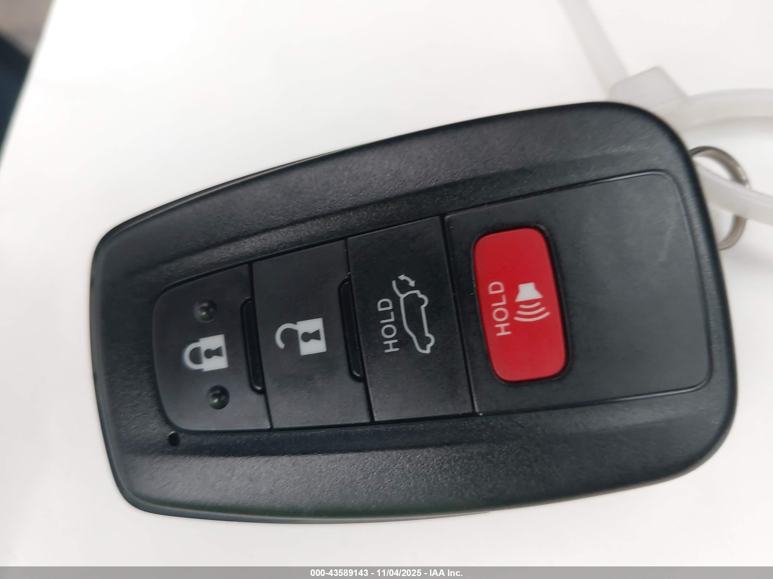 TOYOTA RAV4 image 11