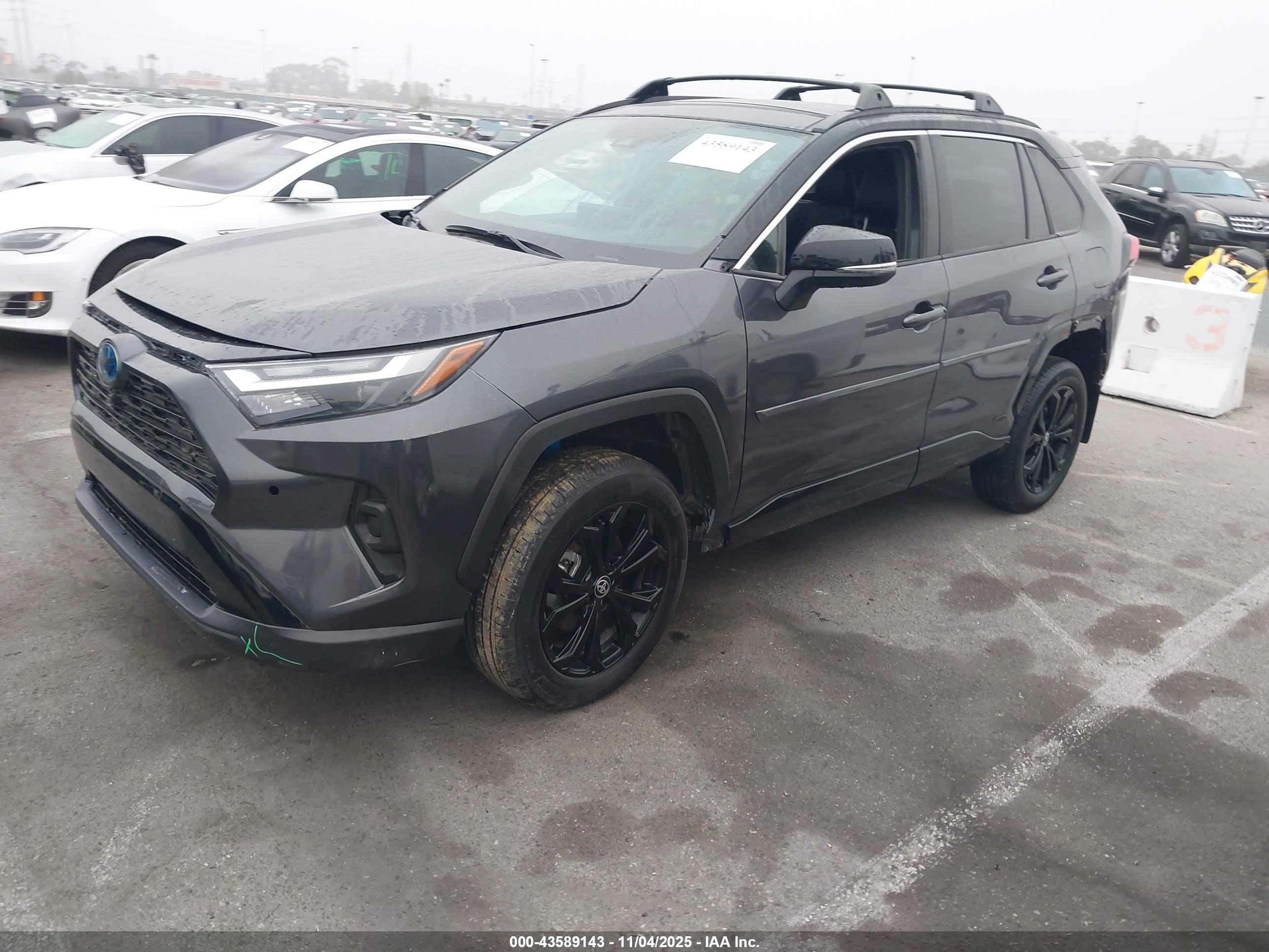 TOYOTA RAV4 image 2