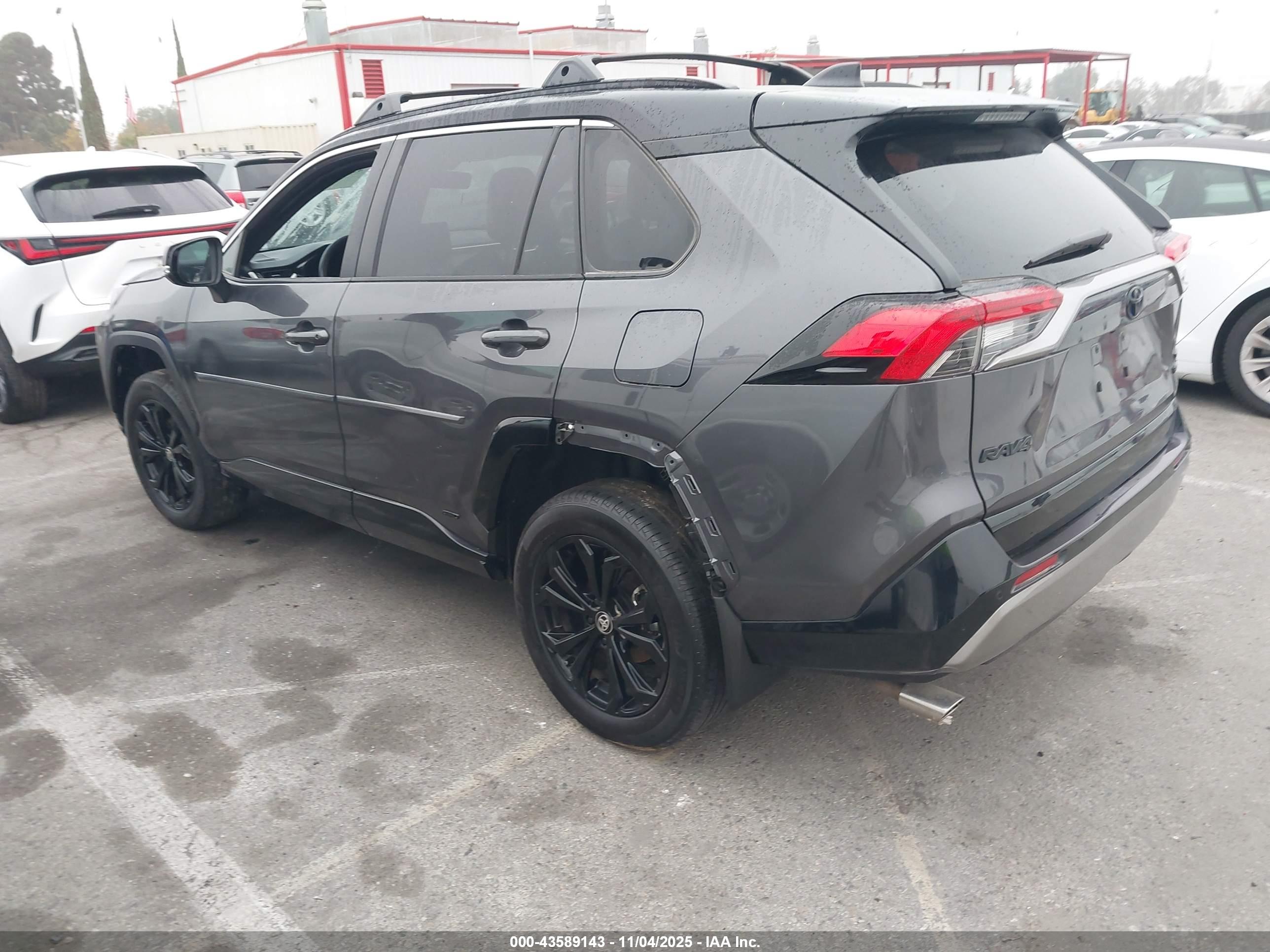 TOYOTA RAV4 image 3