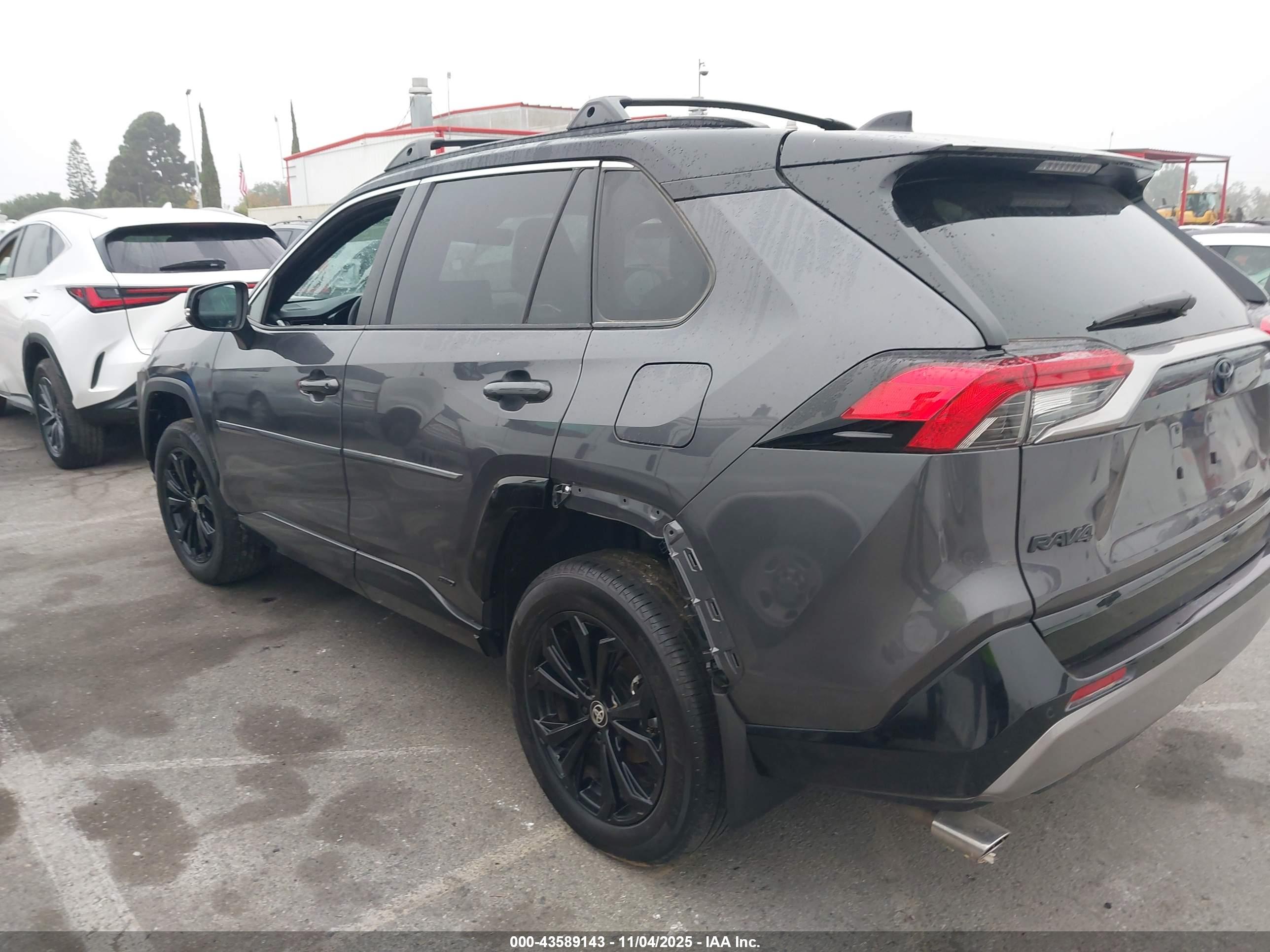 TOYOTA RAV4 image 6