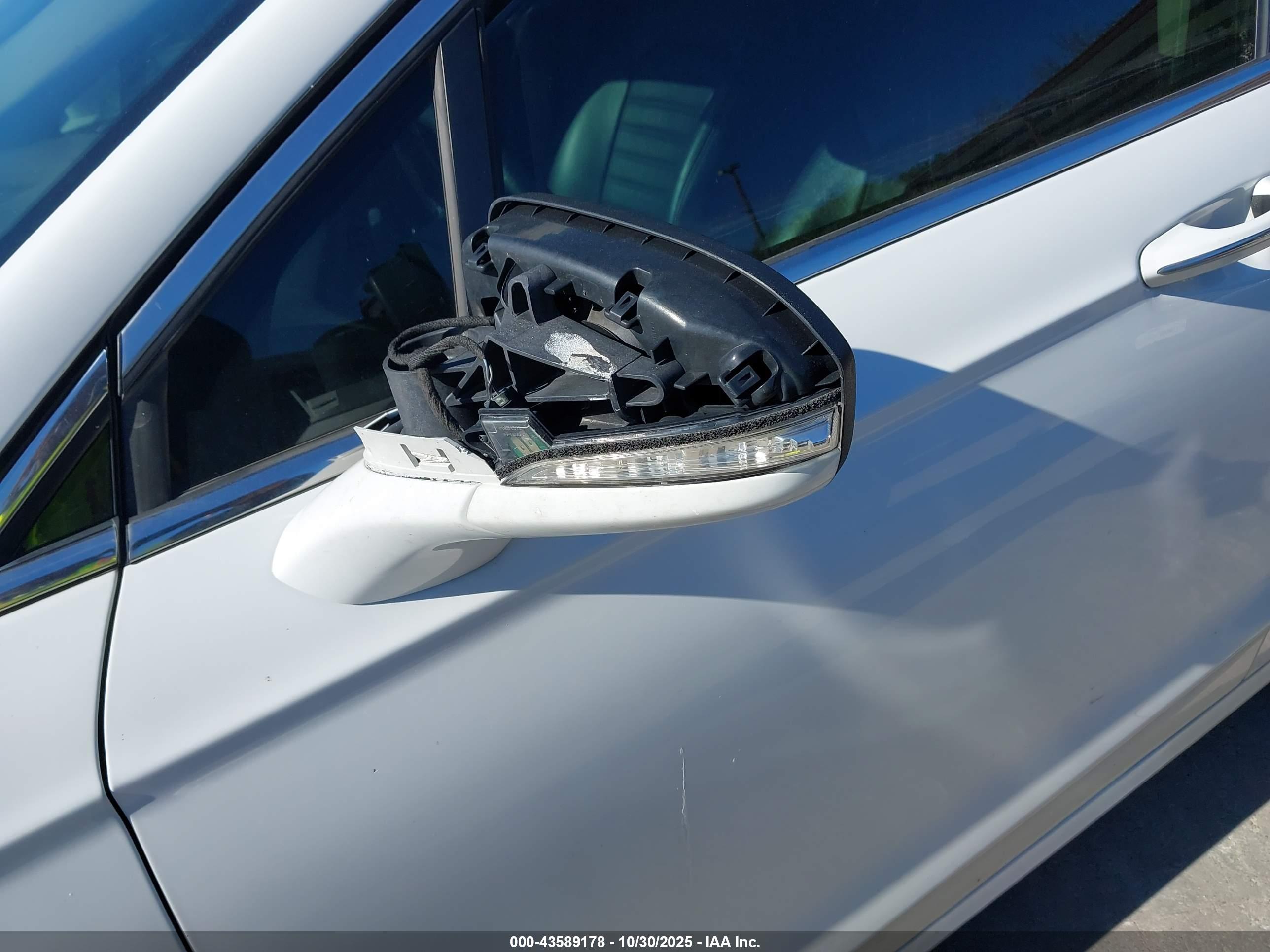 FORD FUSION image 6