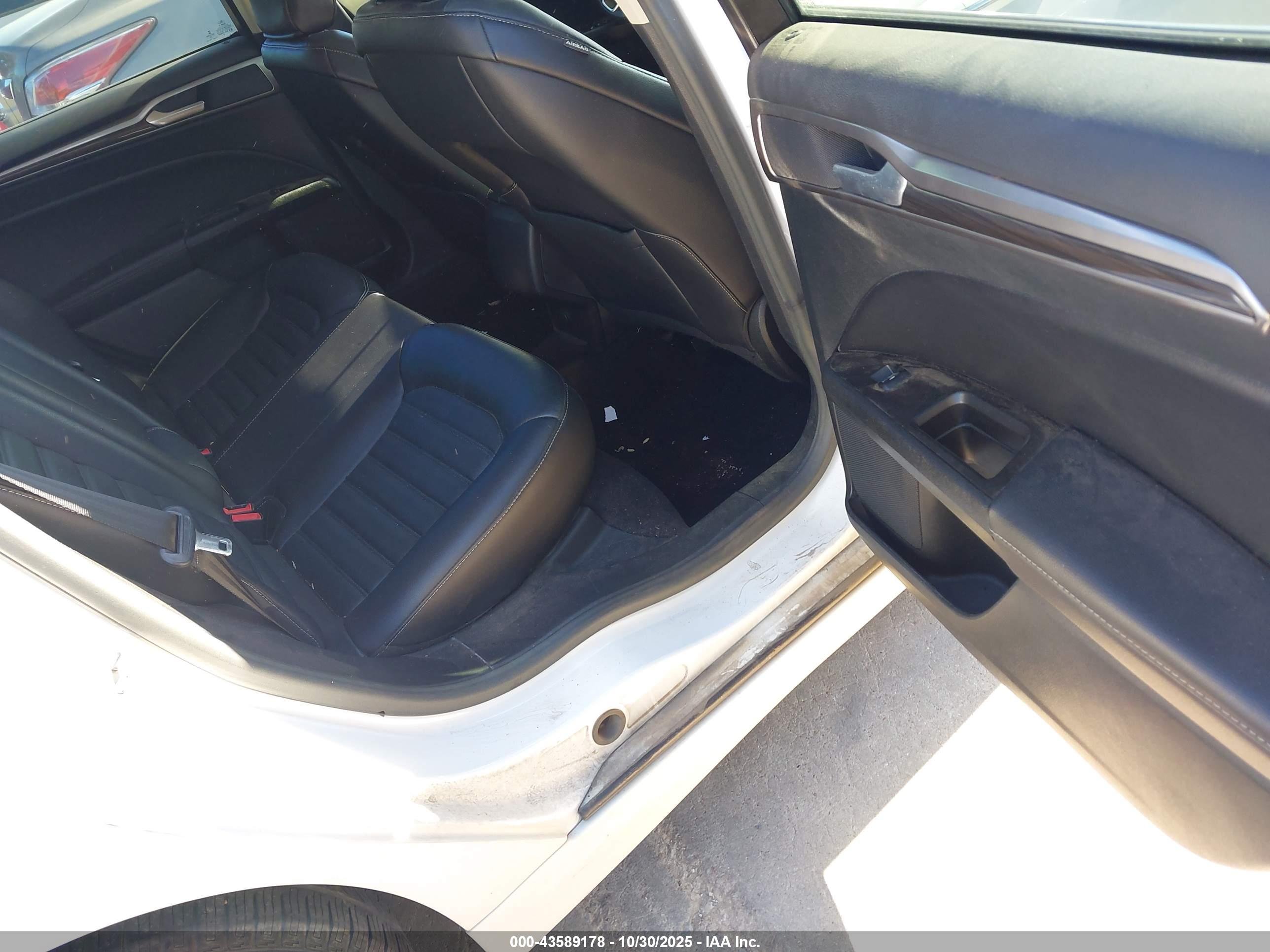 FORD FUSION image 8
