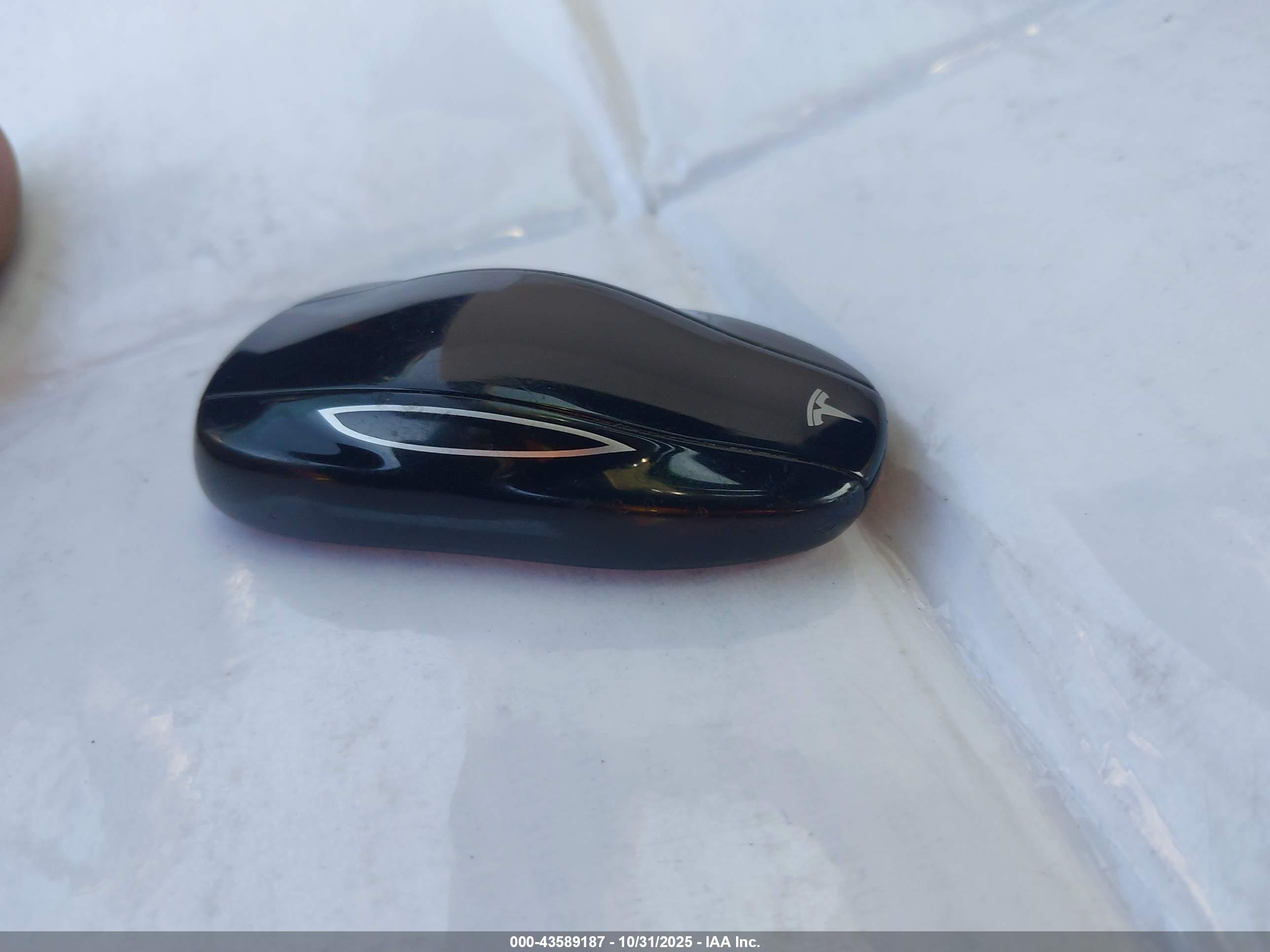 TESLA MODEL image 11