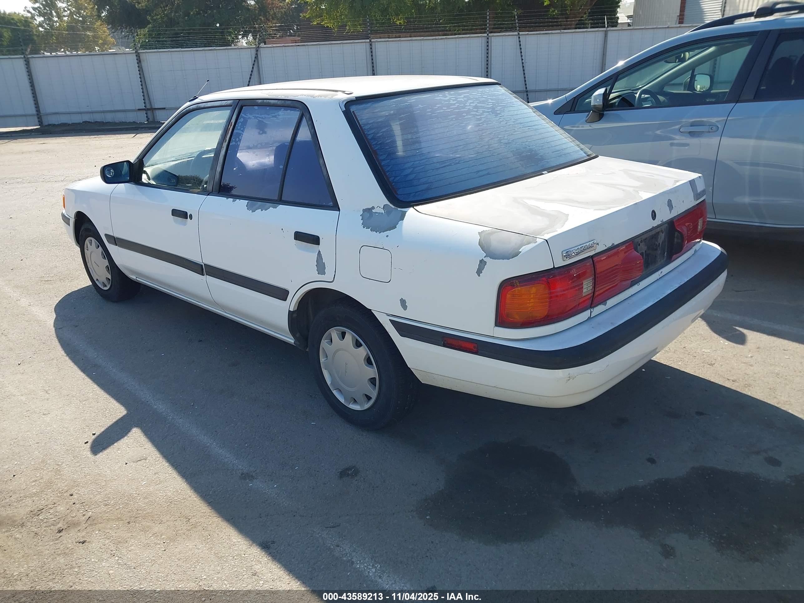 MAZDA PROTEGE image 3