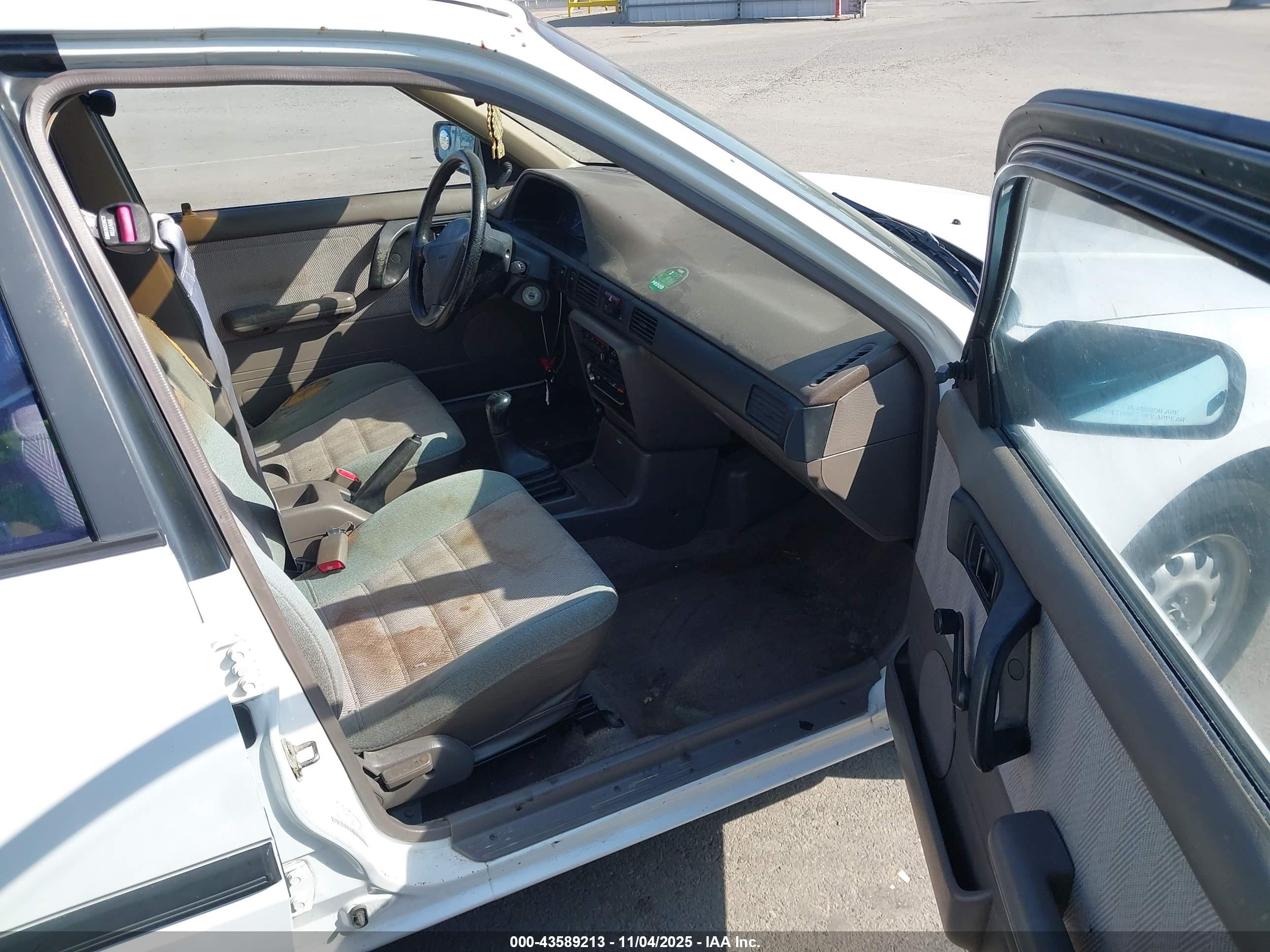 MAZDA PROTEGE image 5