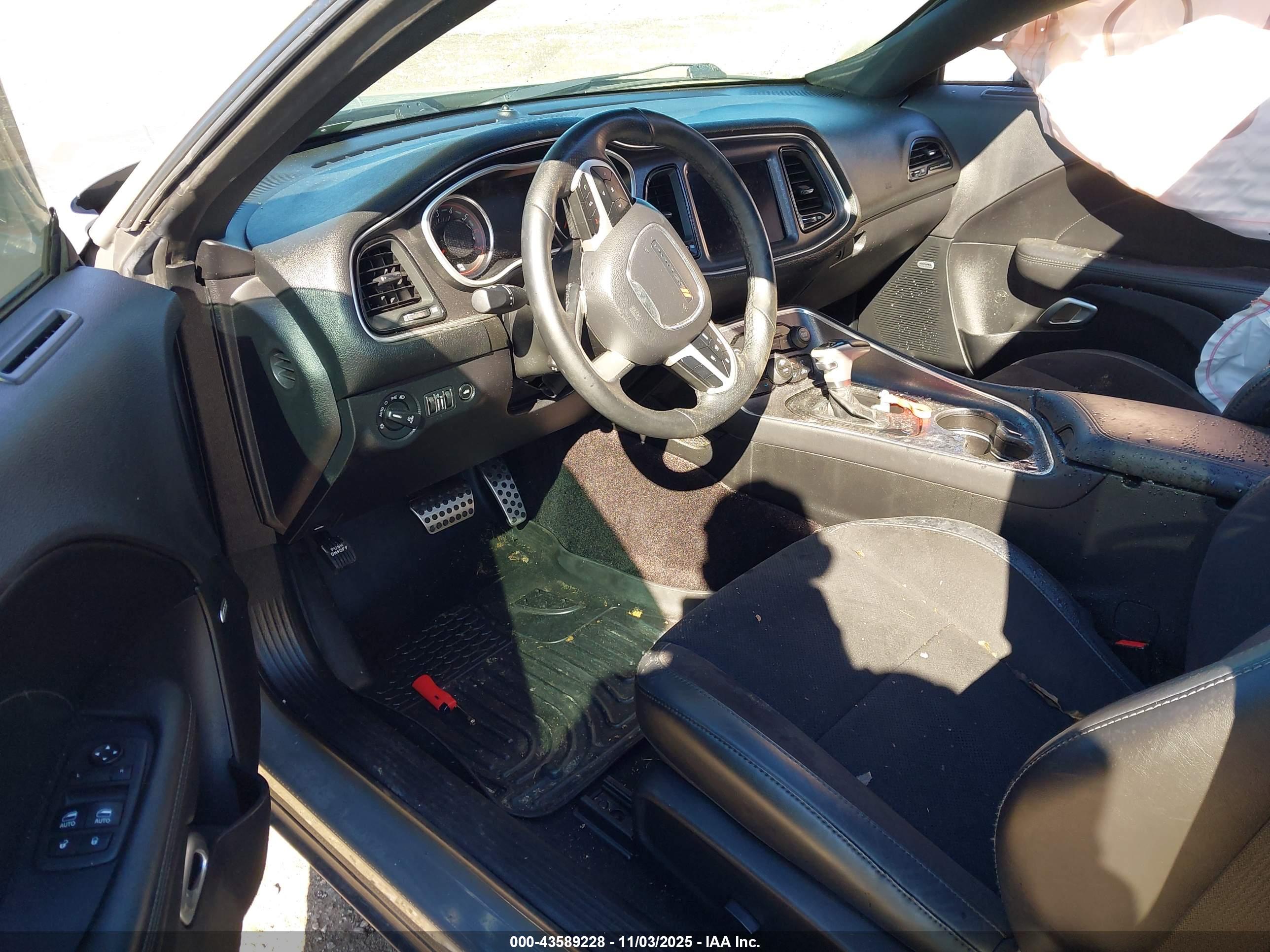 DODGE CHALLENGER image 5