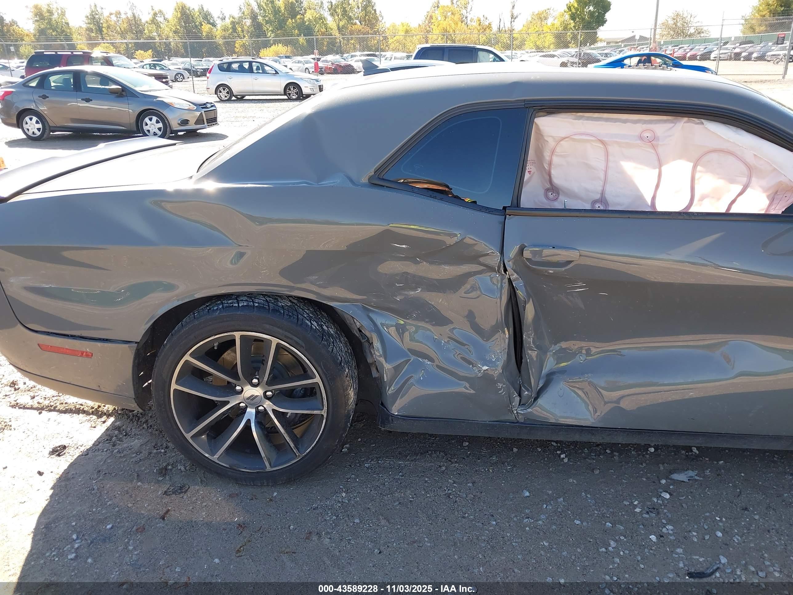 DODGE CHALLENGER image 6