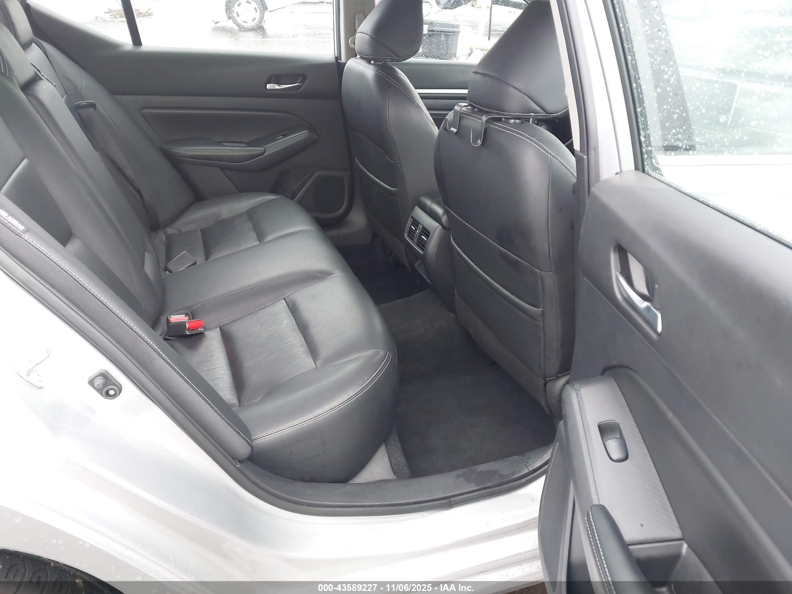 NISSAN ALTIMA image 8