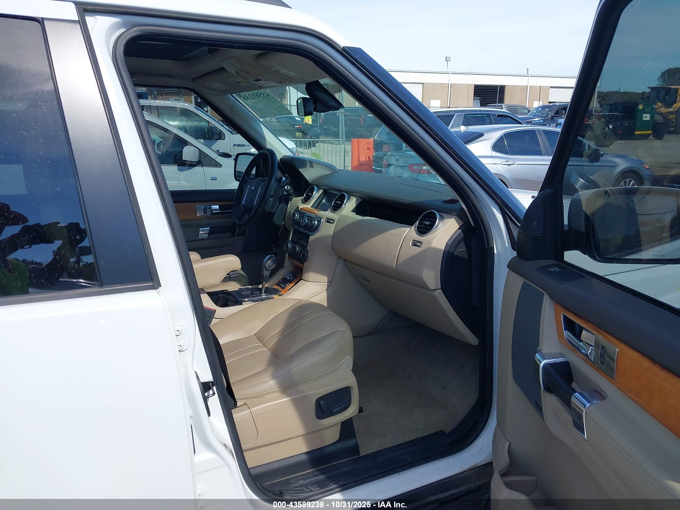 LAND ROVER image 5