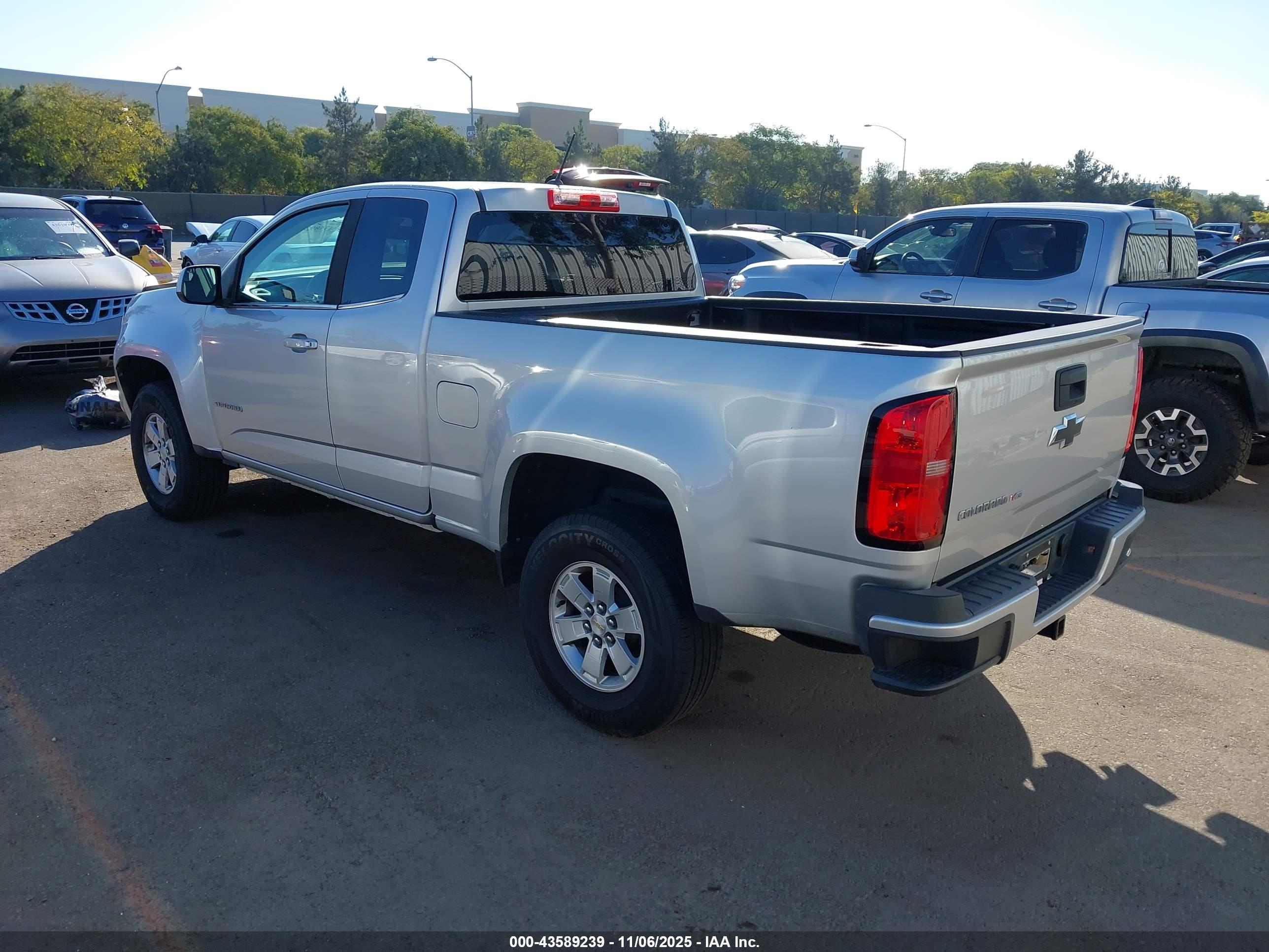 CHEVROLET COLORADO image 3