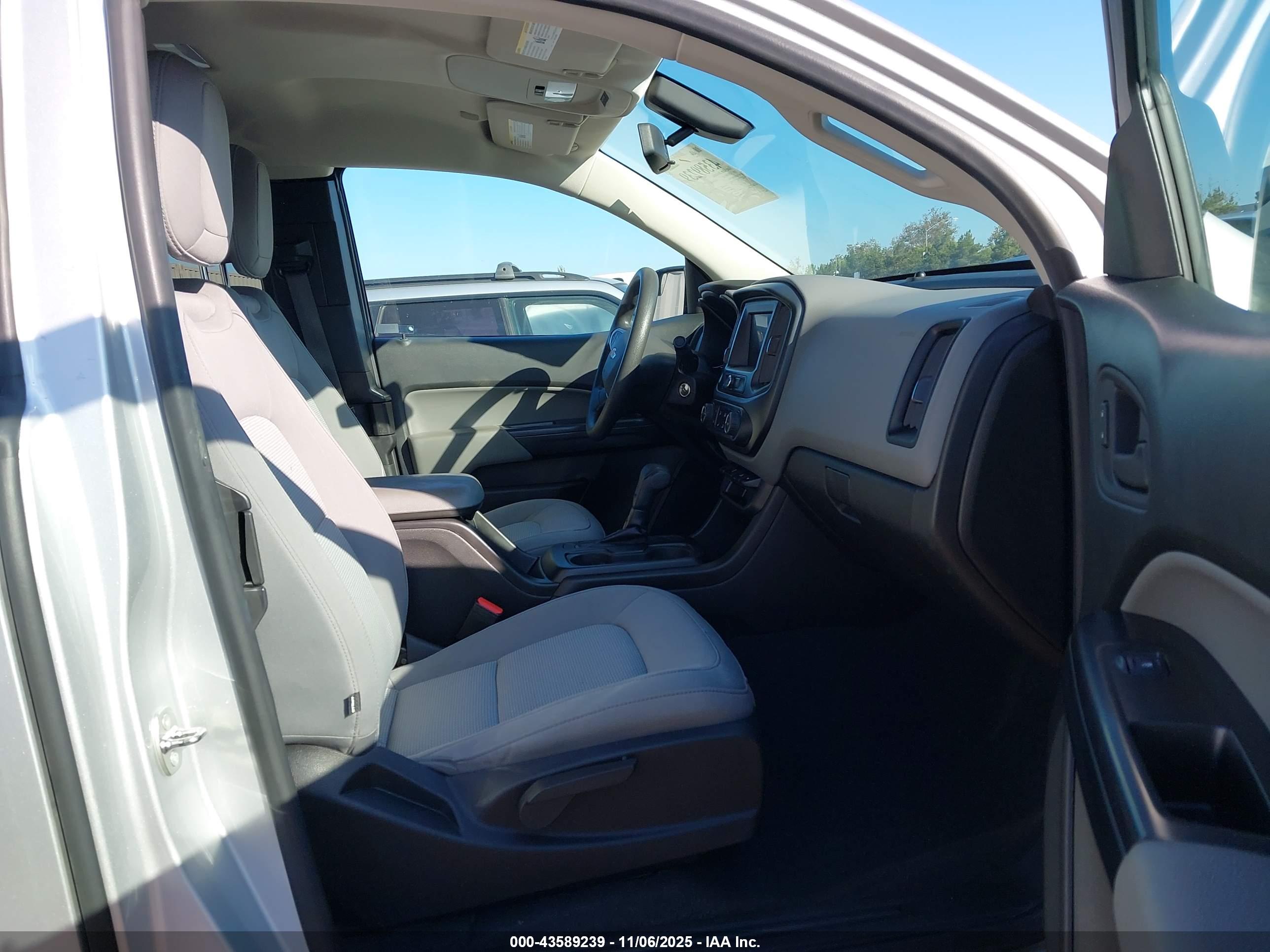 CHEVROLET COLORADO image 5