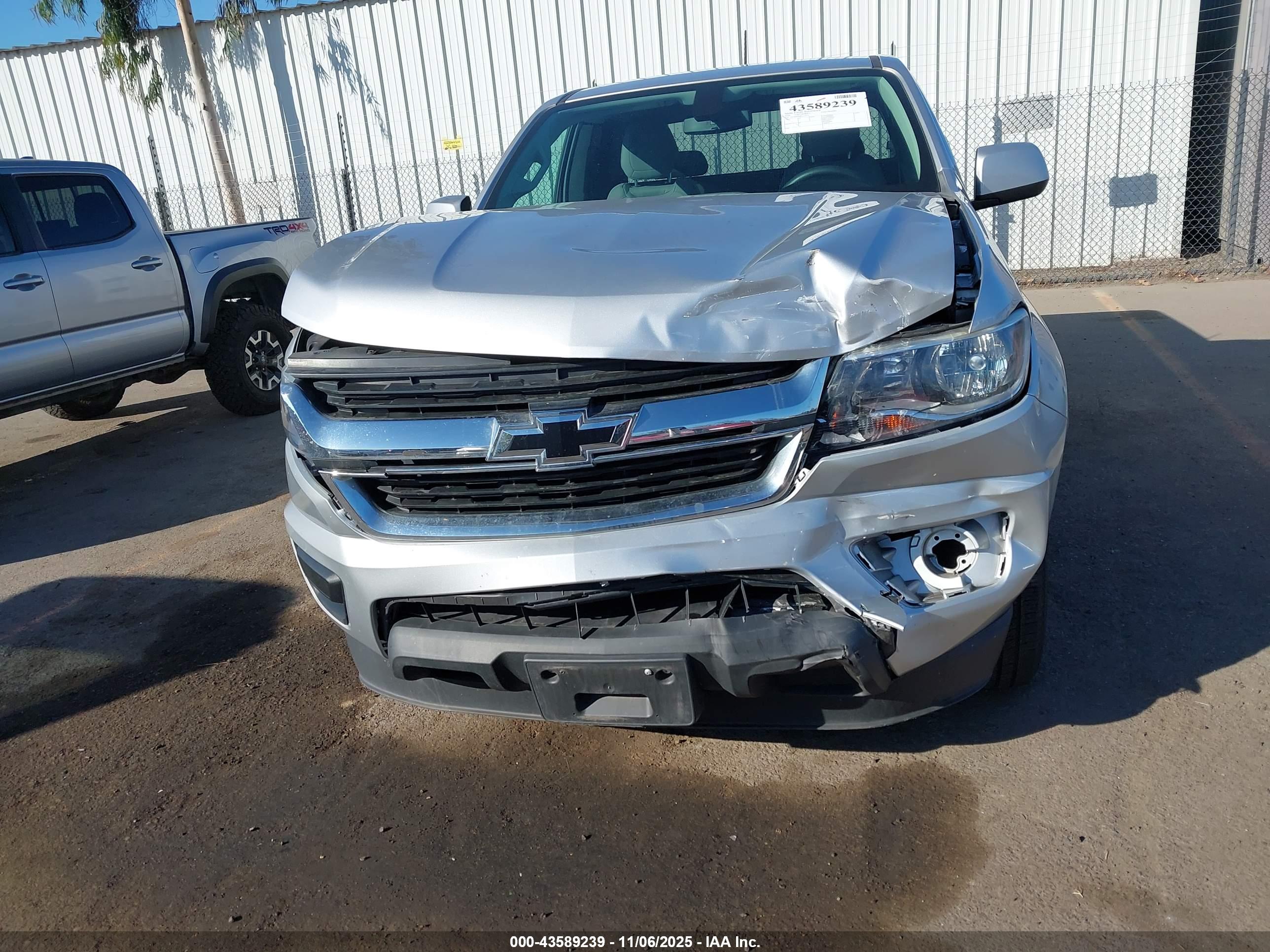CHEVROLET COLORADO image 6