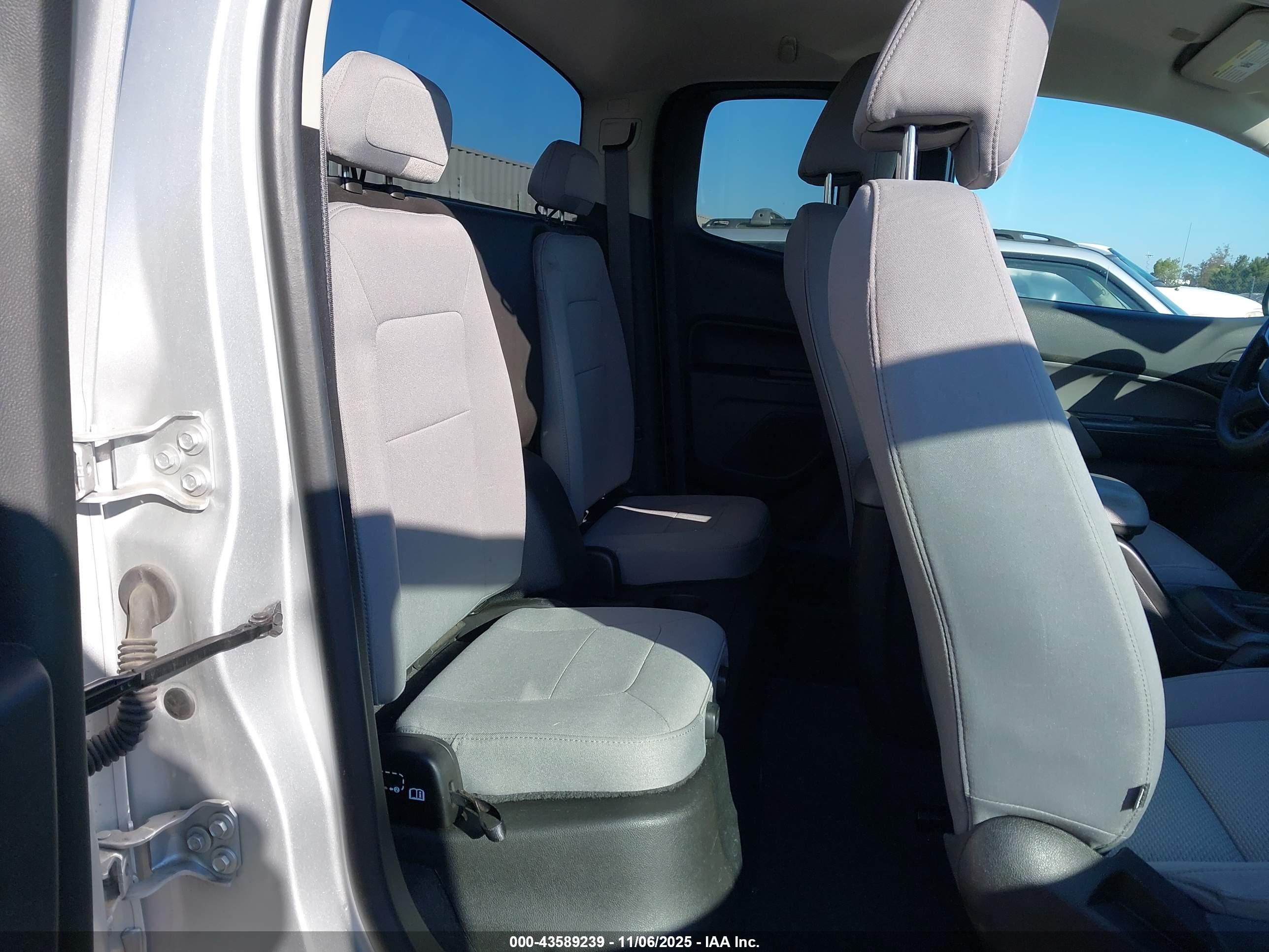 CHEVROLET COLORADO image 8