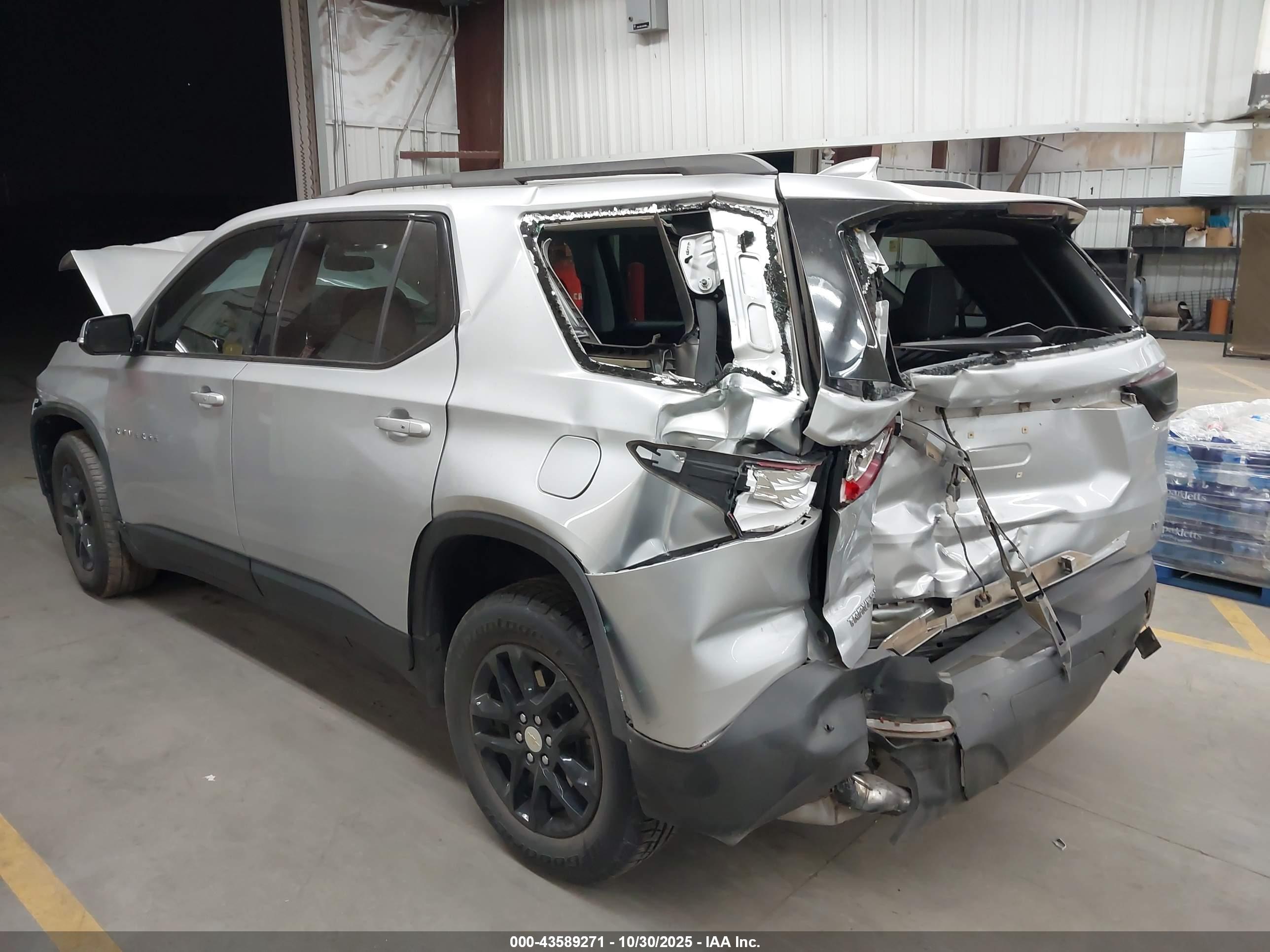 CHEVROLET TRAVERSE image 3