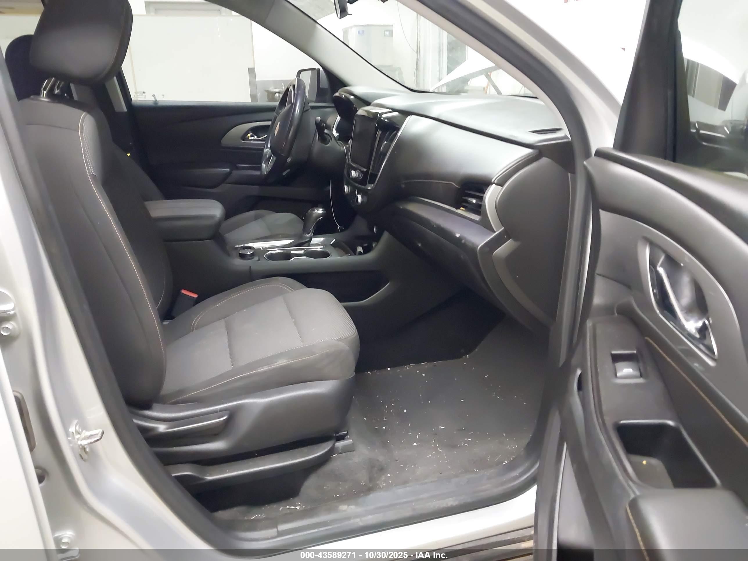 CHEVROLET TRAVERSE image 5