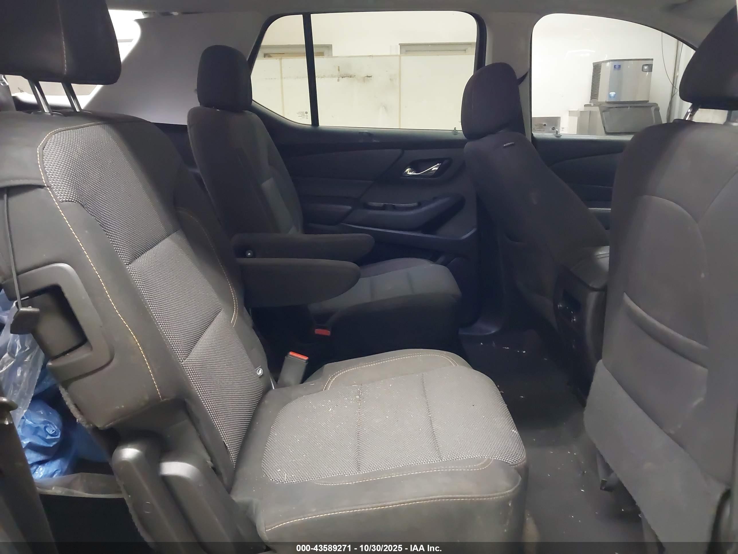 CHEVROLET TRAVERSE image 8