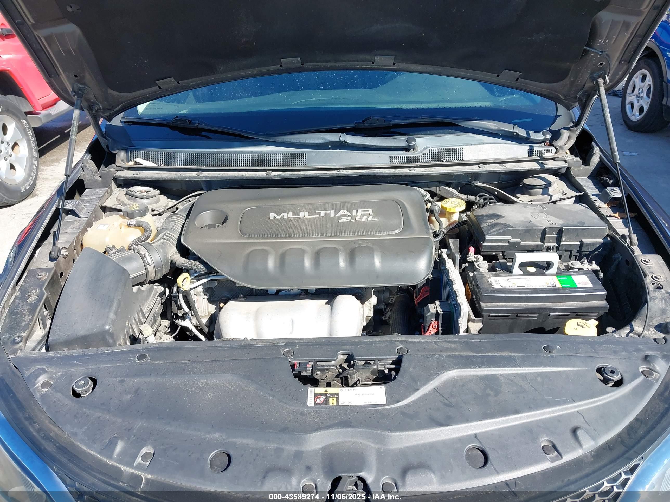 CHRYSLER 200 image 10
