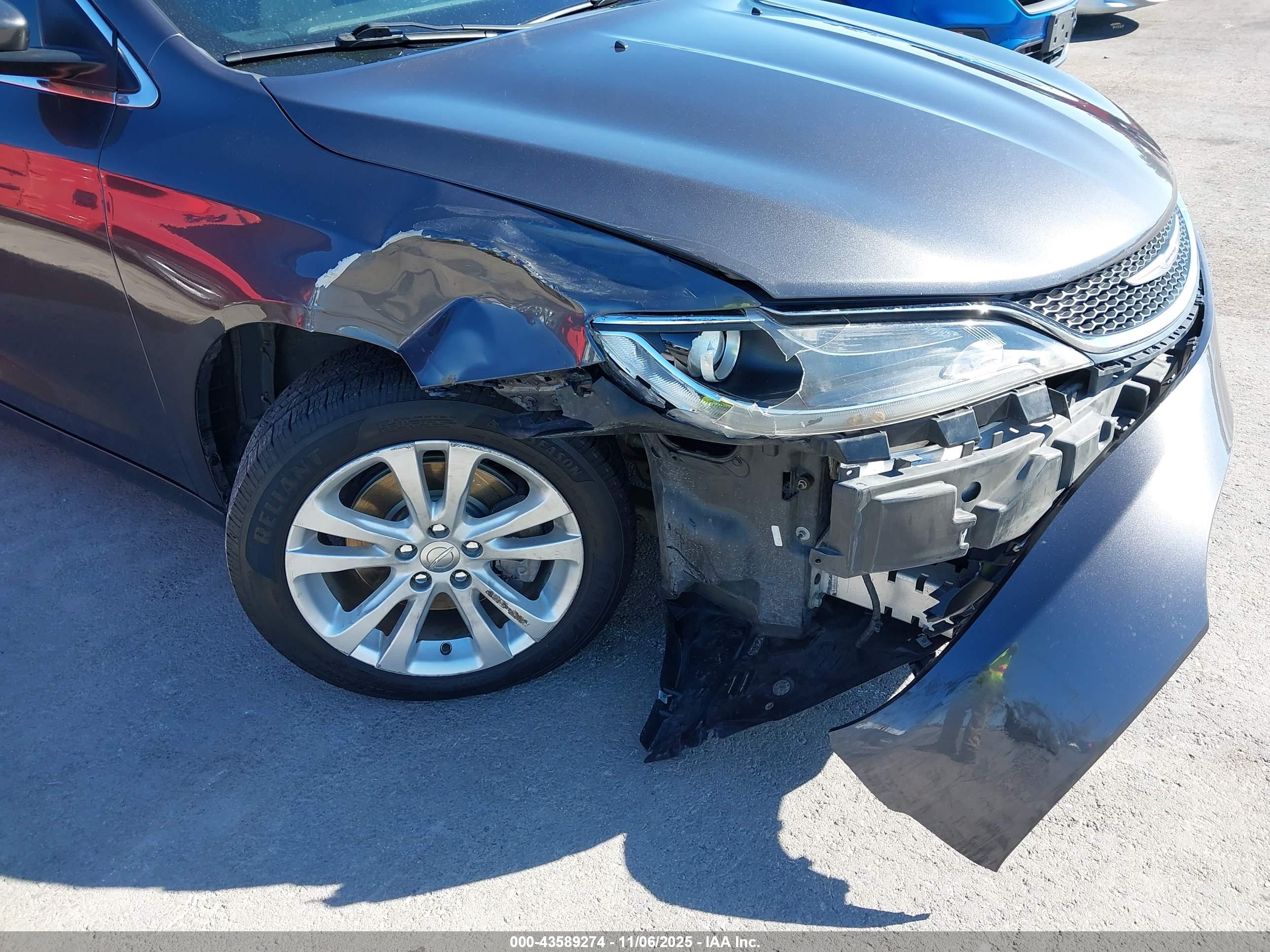 CHRYSLER 200 image 6