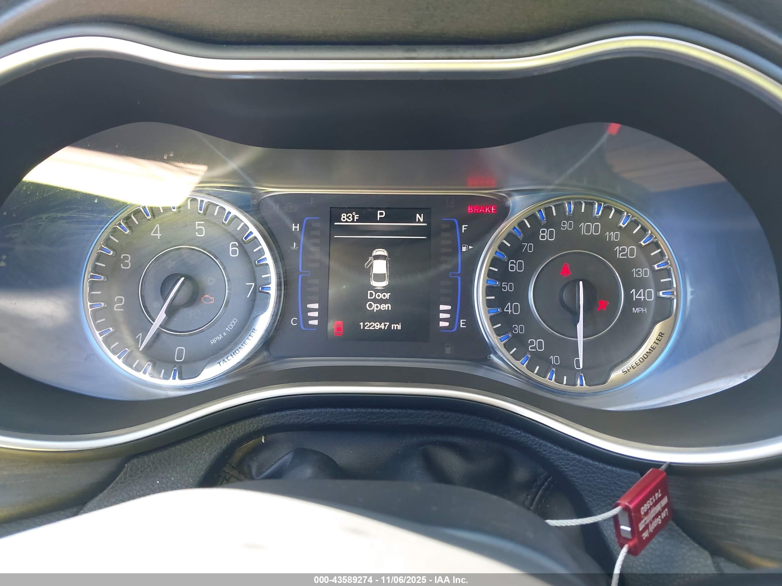 CHRYSLER 200 image 7