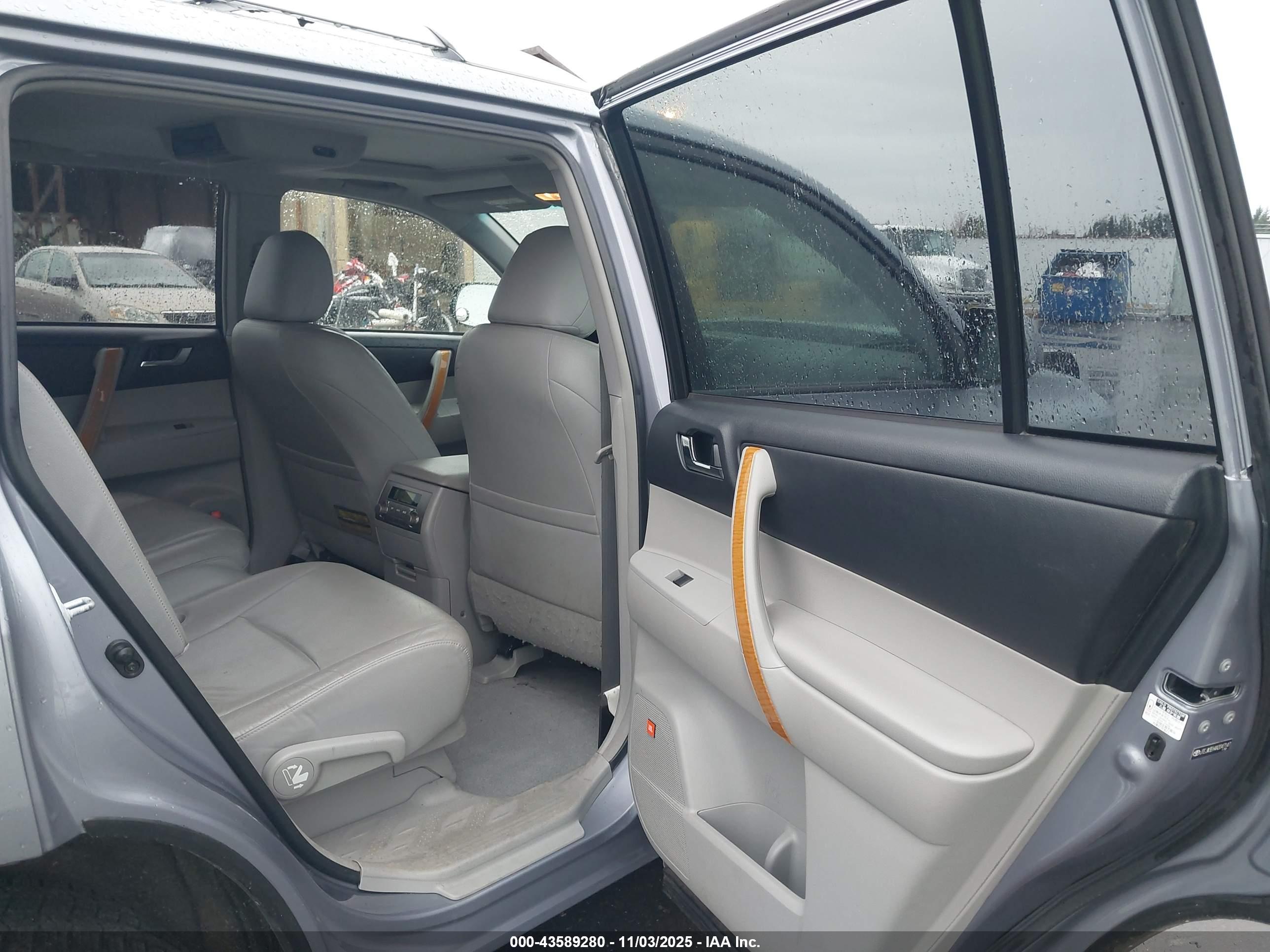 TOYOTA HIGHLANDER image 8