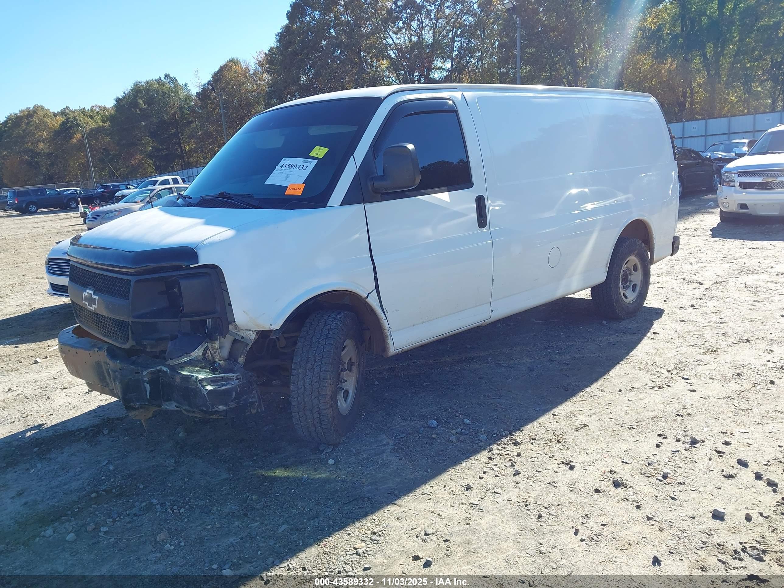 CHEVROLET EXPRESS image 2