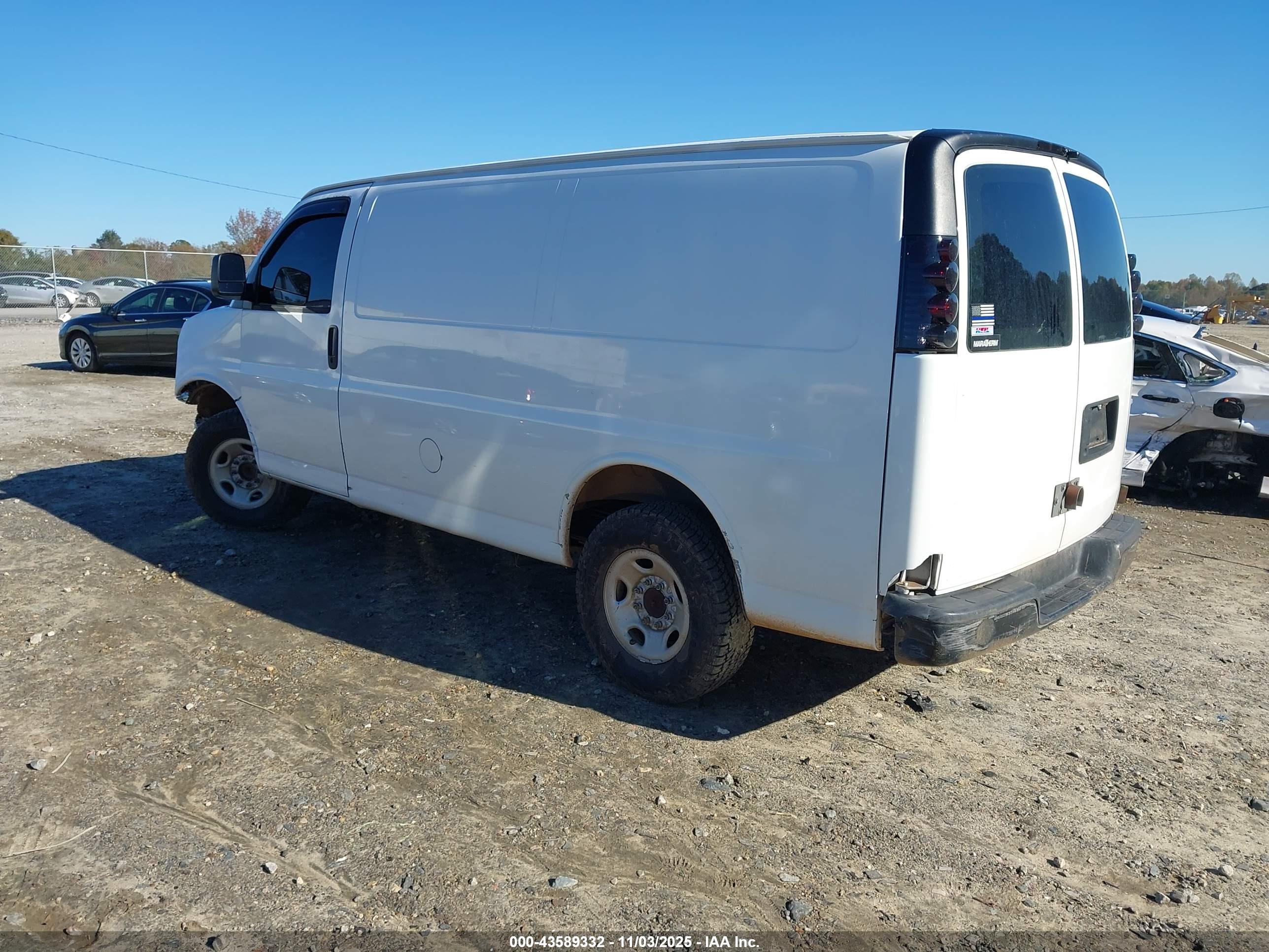 CHEVROLET EXPRESS image 3