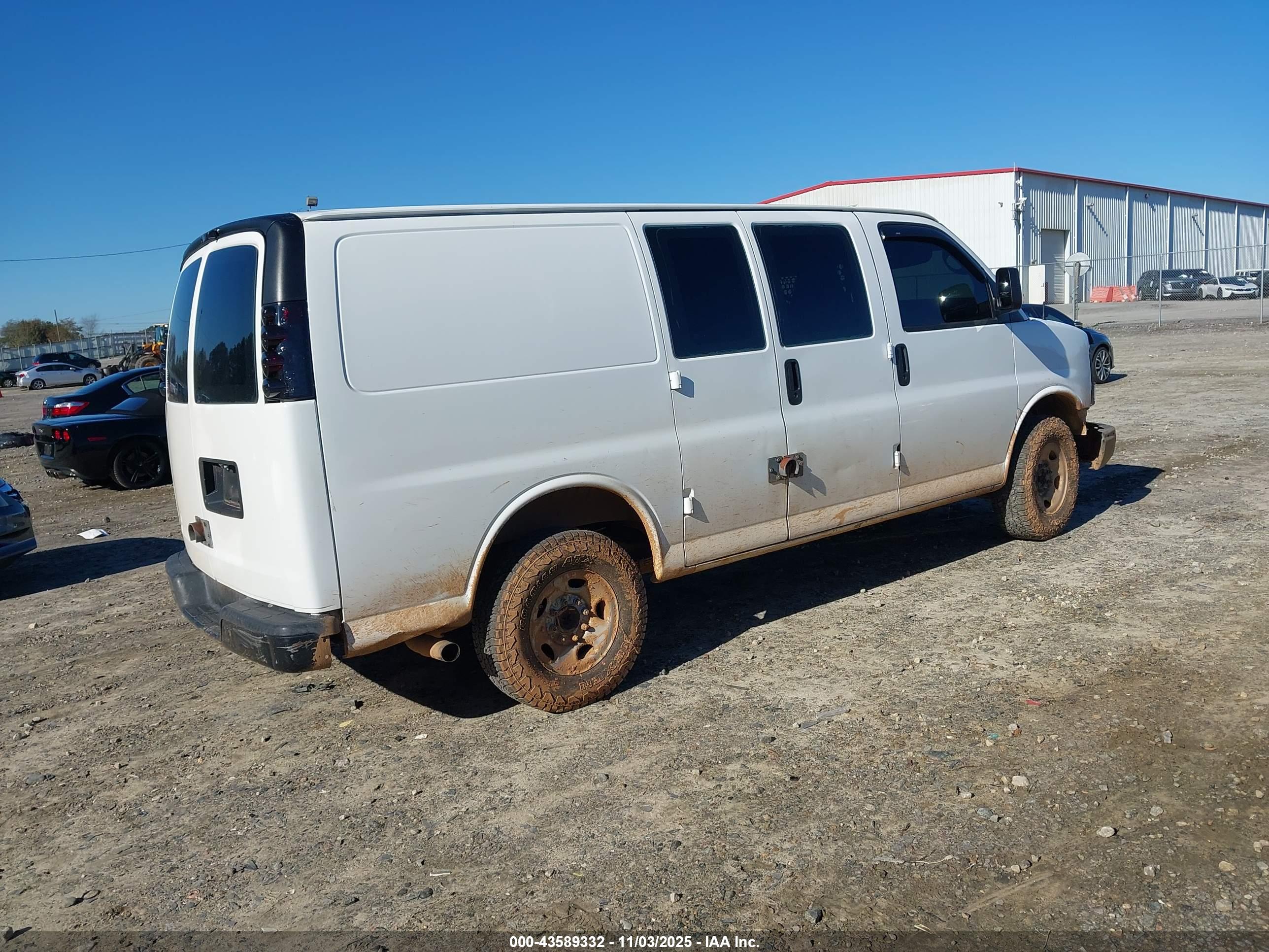 CHEVROLET EXPRESS image 4