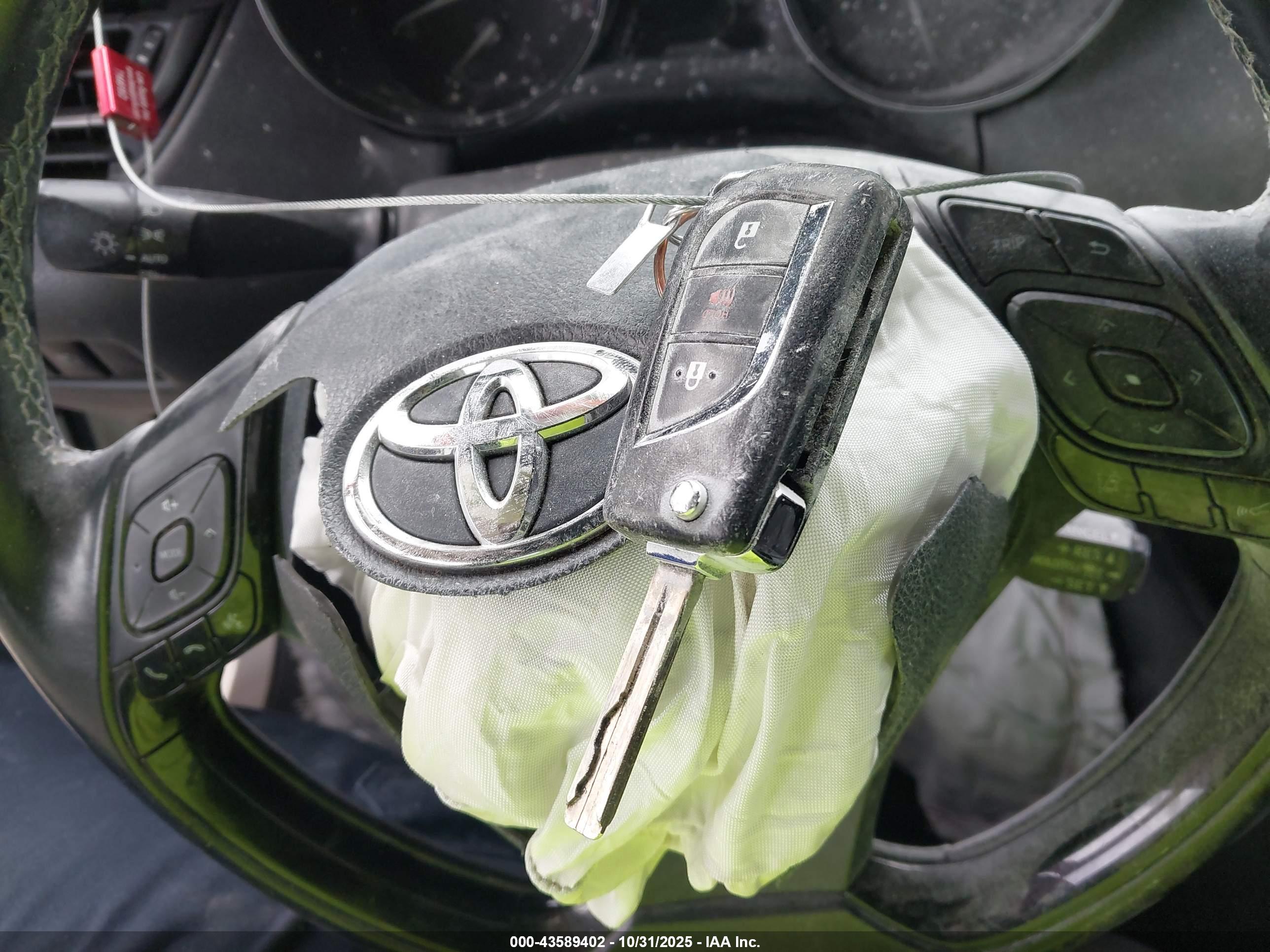 TOYOTA C-HR image 11