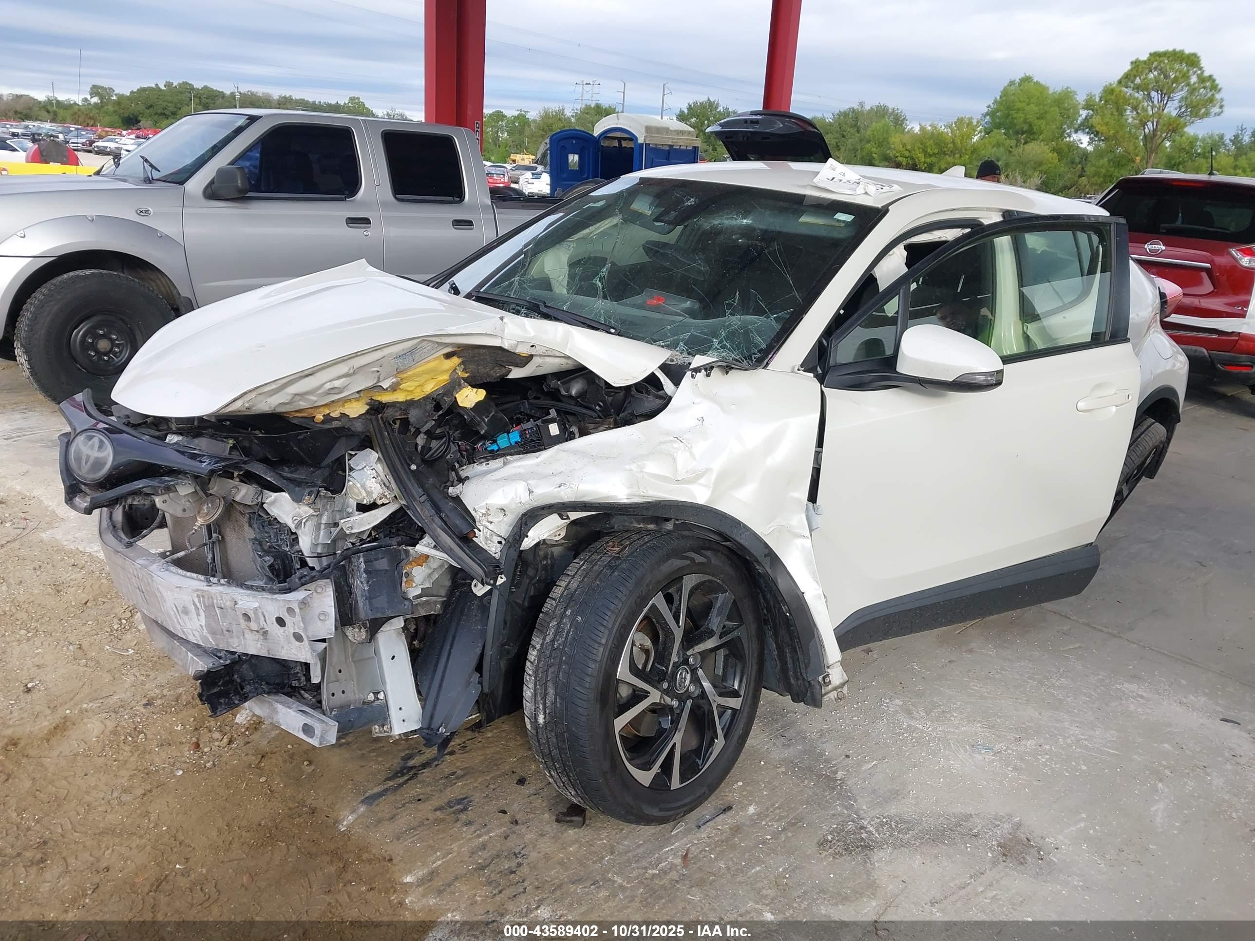 TOYOTA C-HR image 2