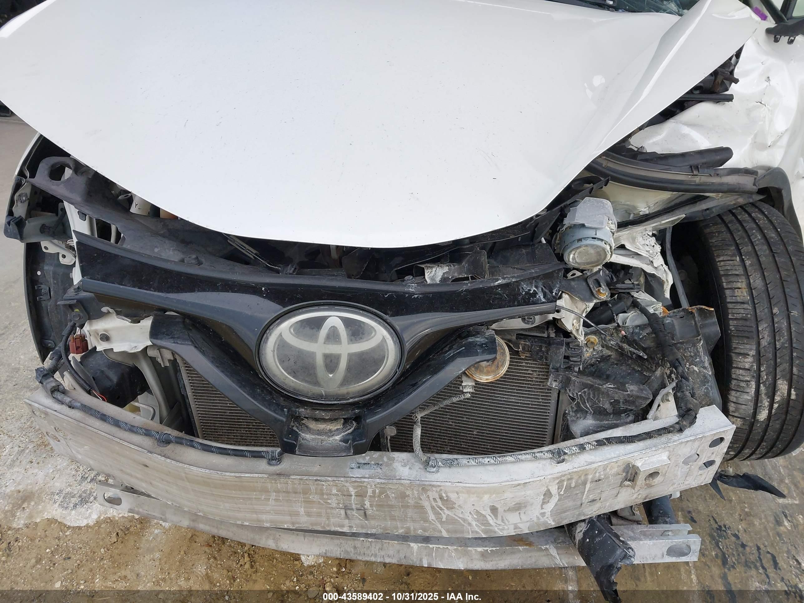 TOYOTA C-HR image 6