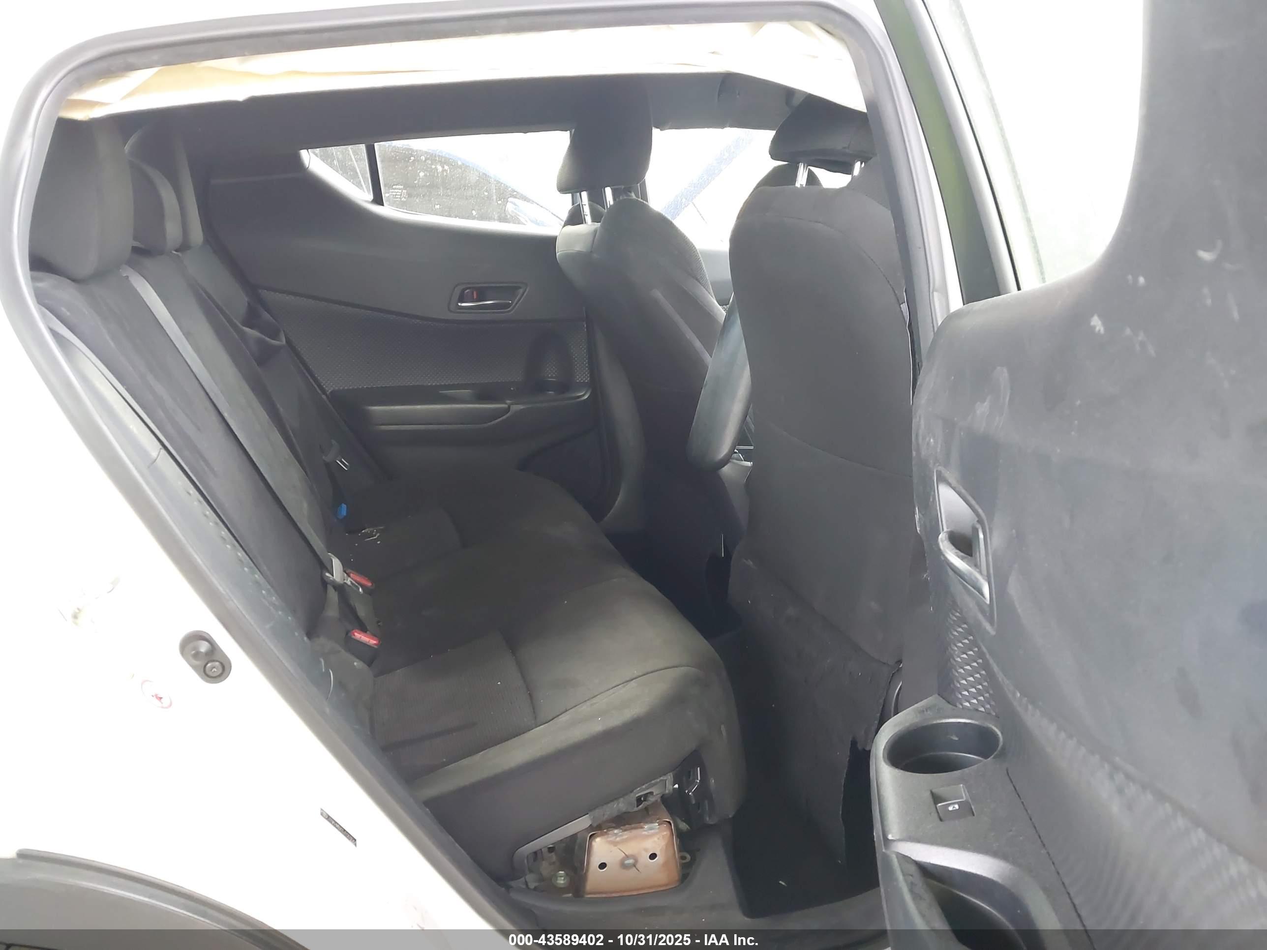 TOYOTA C-HR image 8