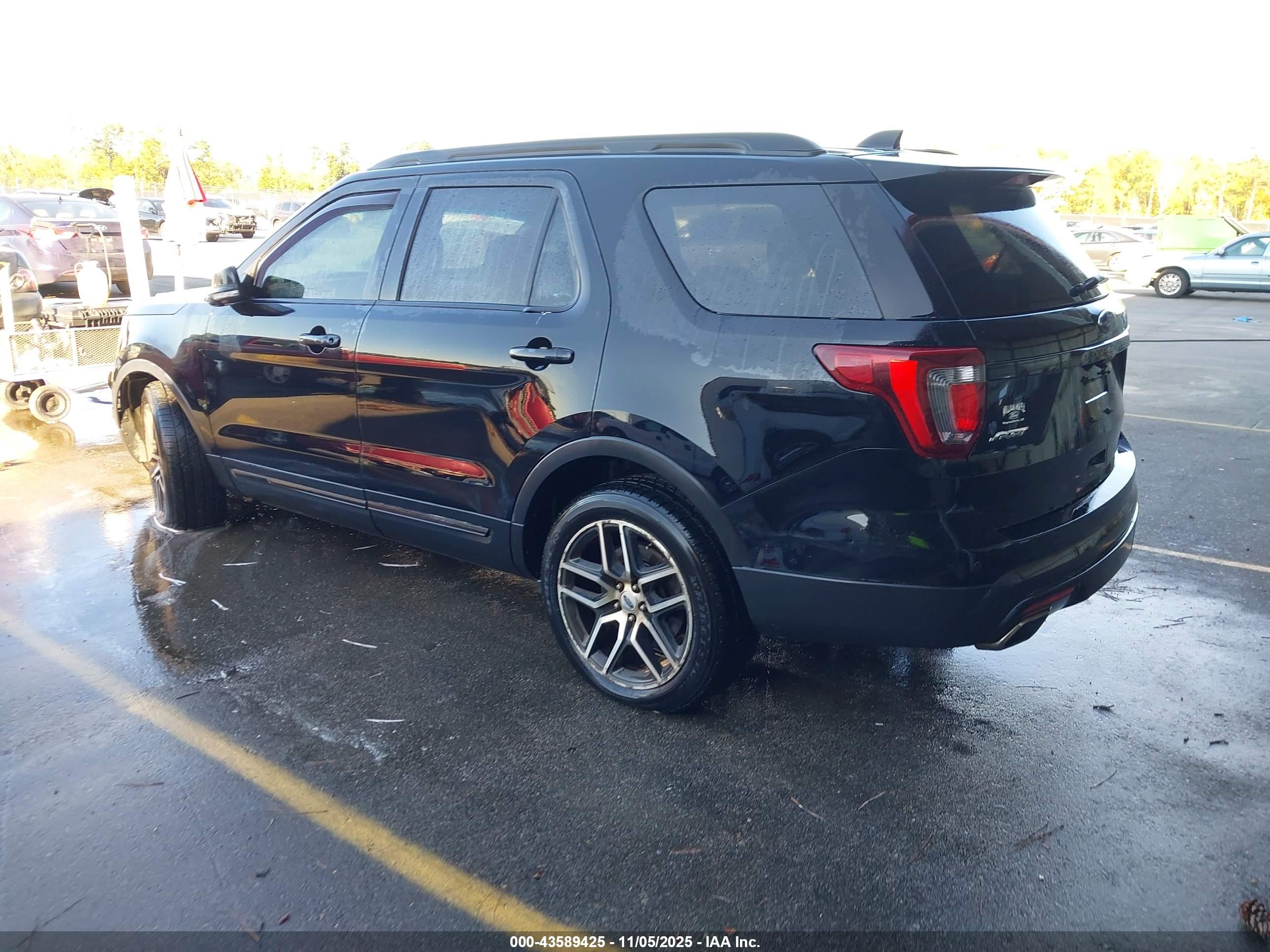 FORD EXPLORER image 3