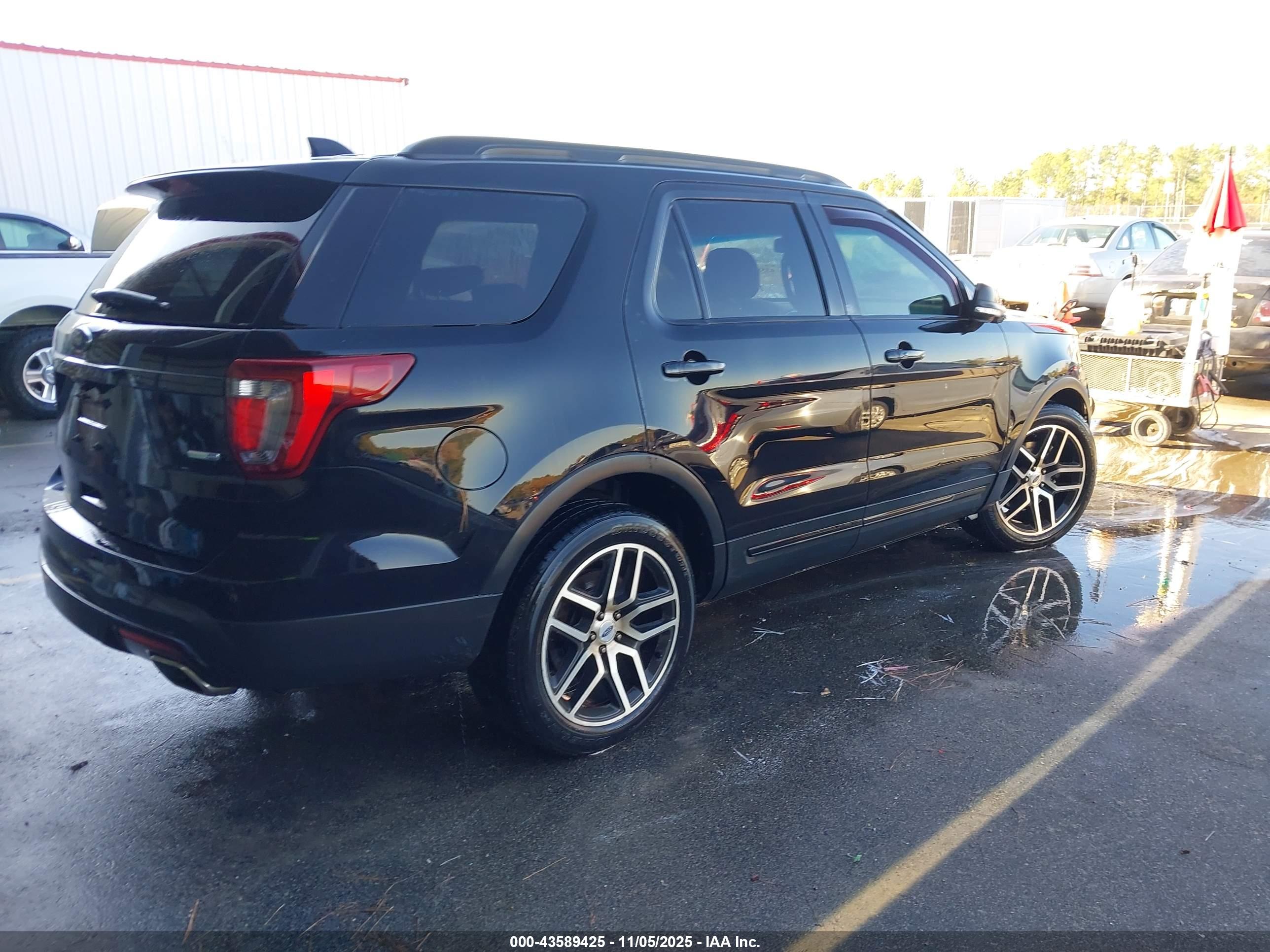 FORD EXPLORER image 4