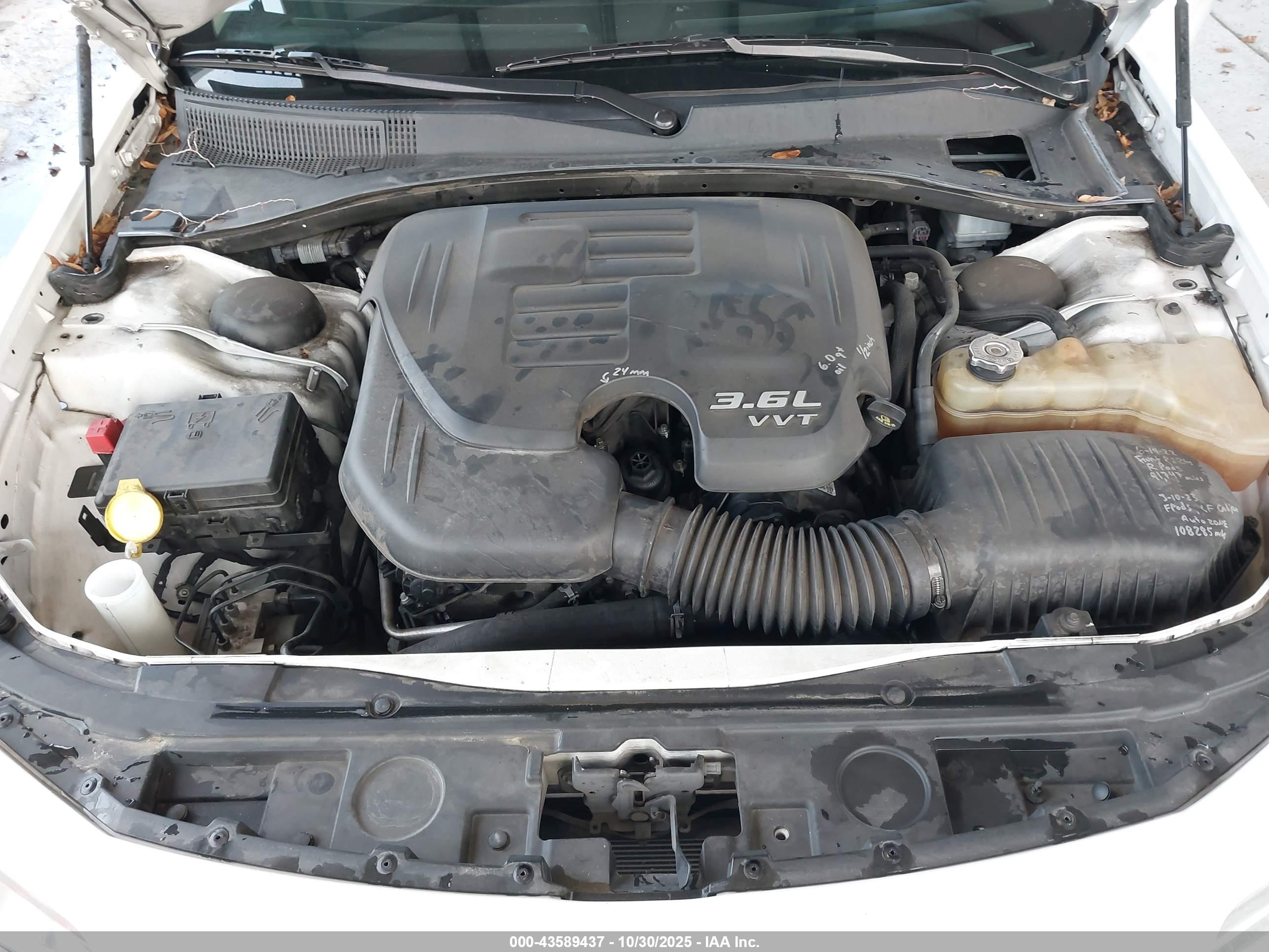 CHRYSLER 300 image 10