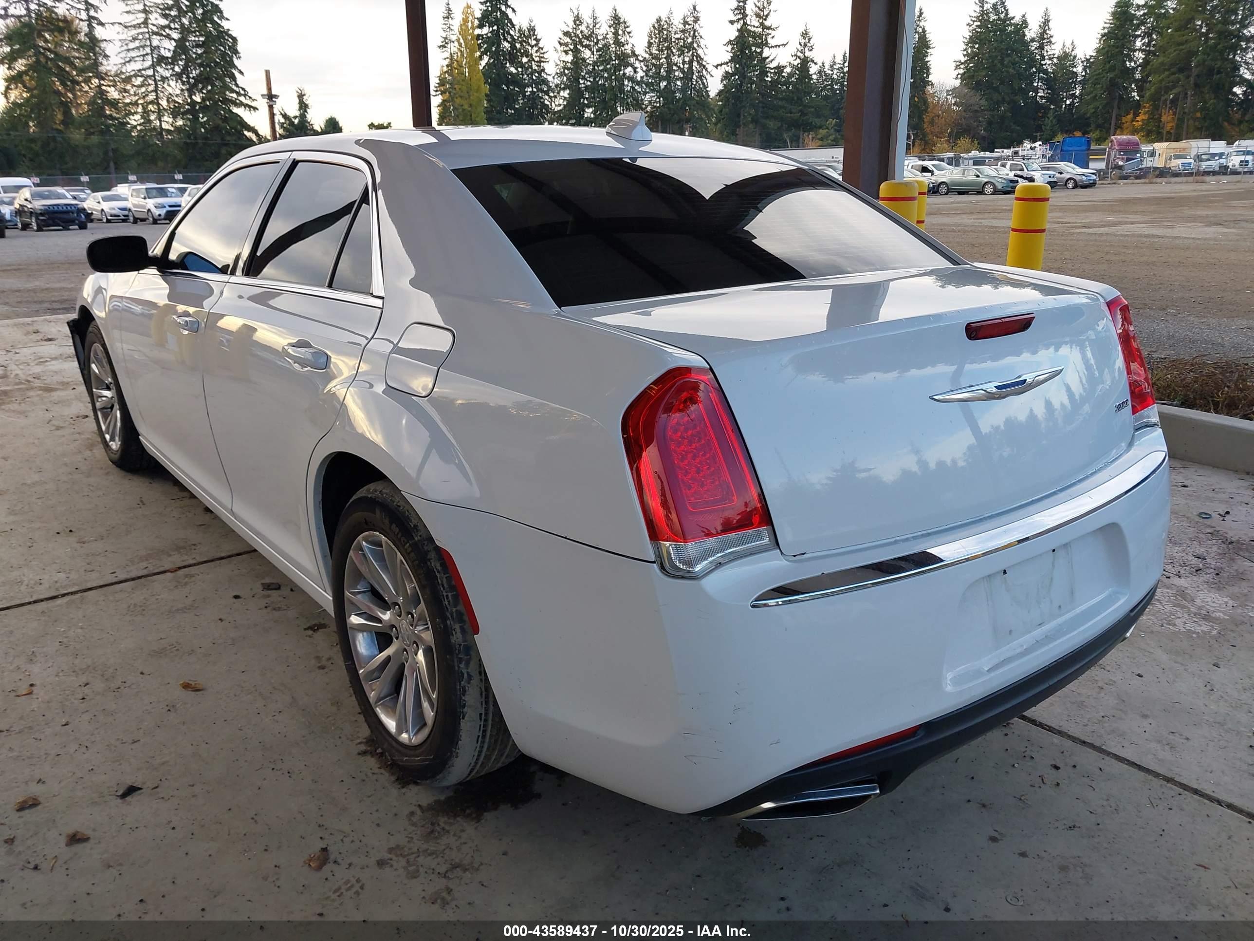 CHRYSLER 300 image 3