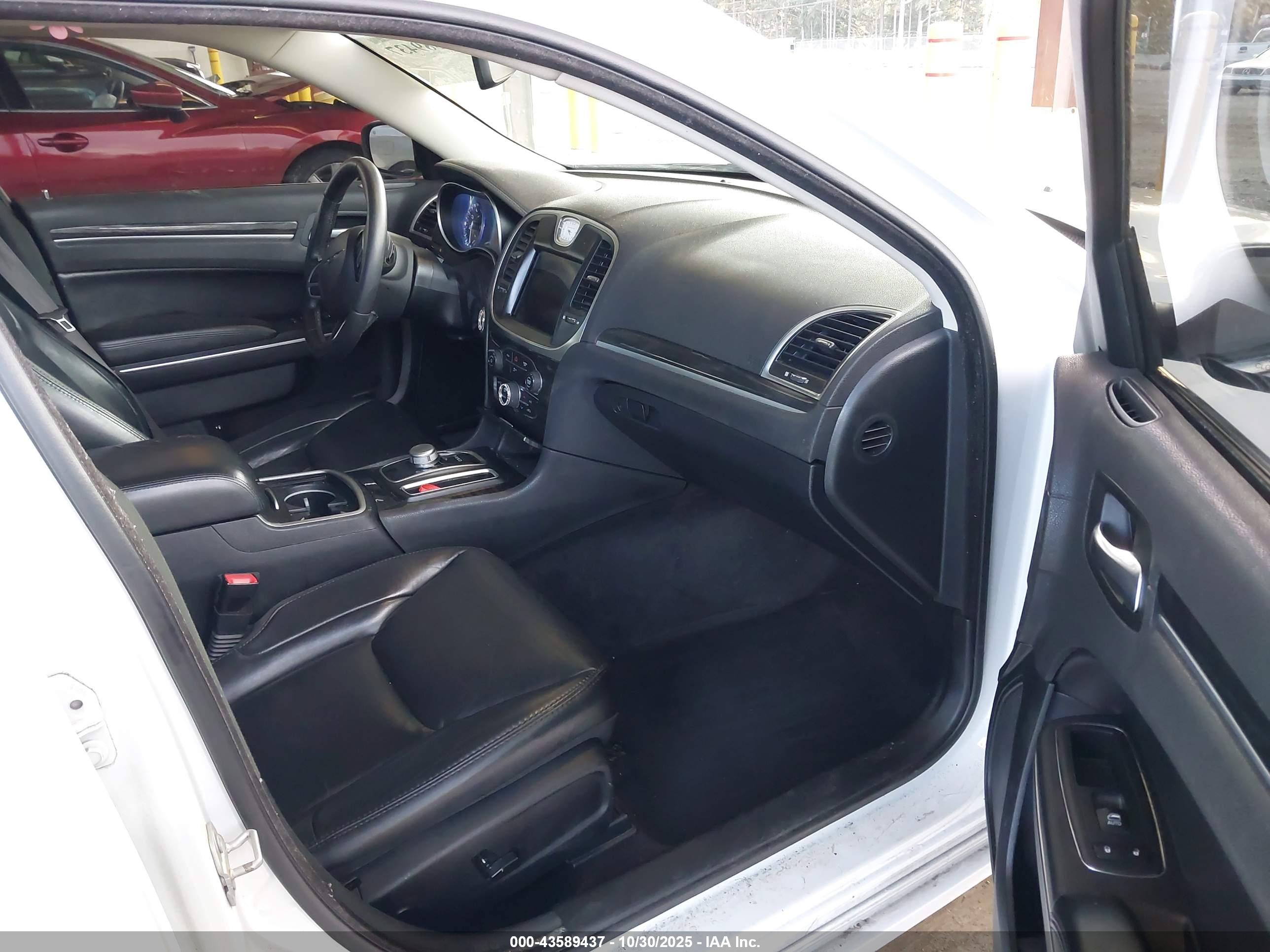 CHRYSLER 300 image 5