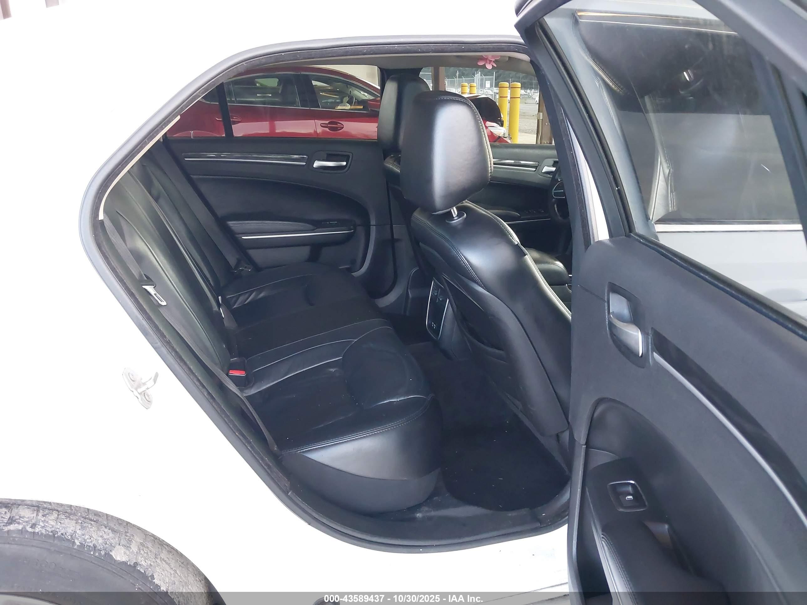 CHRYSLER 300 image 8