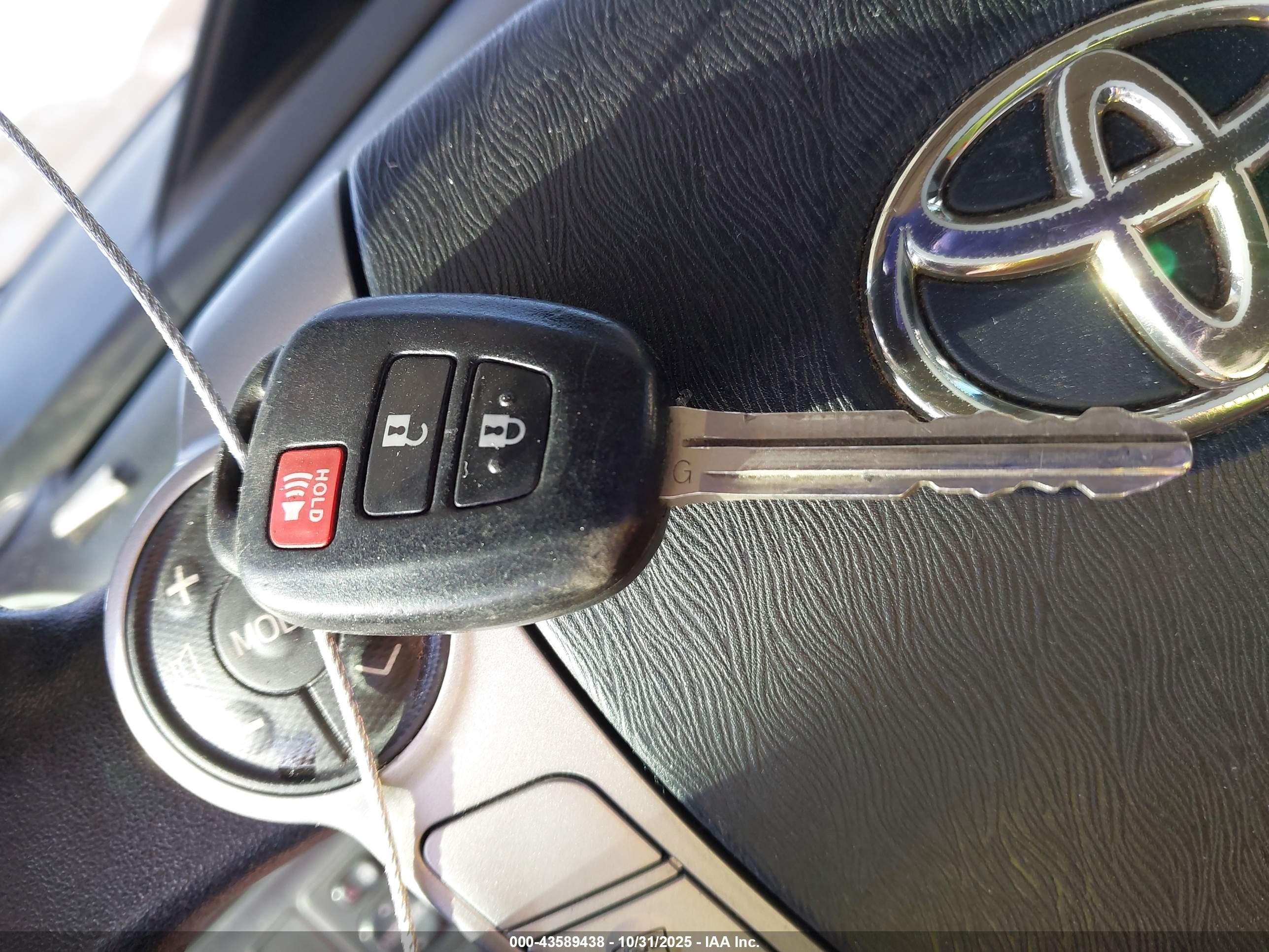 TOYOTA PRIUS image 11