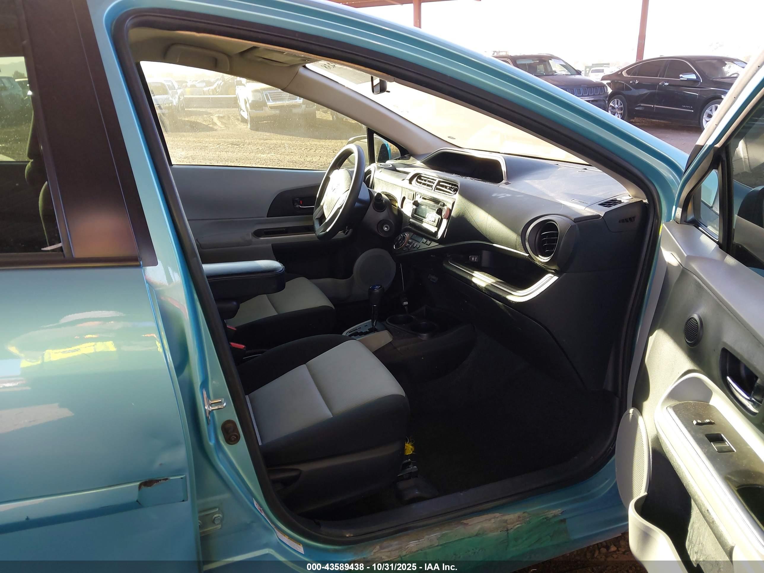 TOYOTA PRIUS image 5