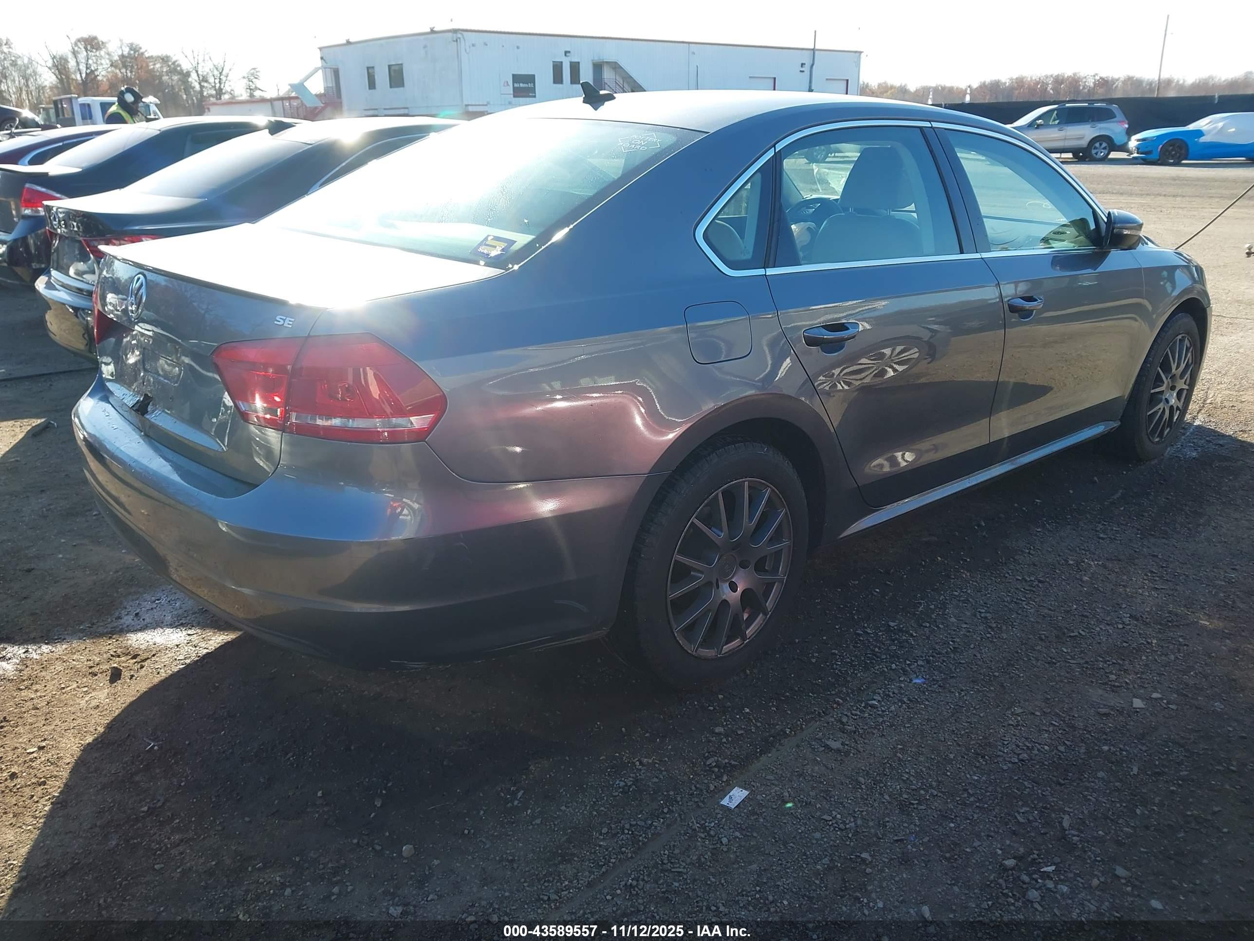 VOLKSWAGEN PASSAT image 4