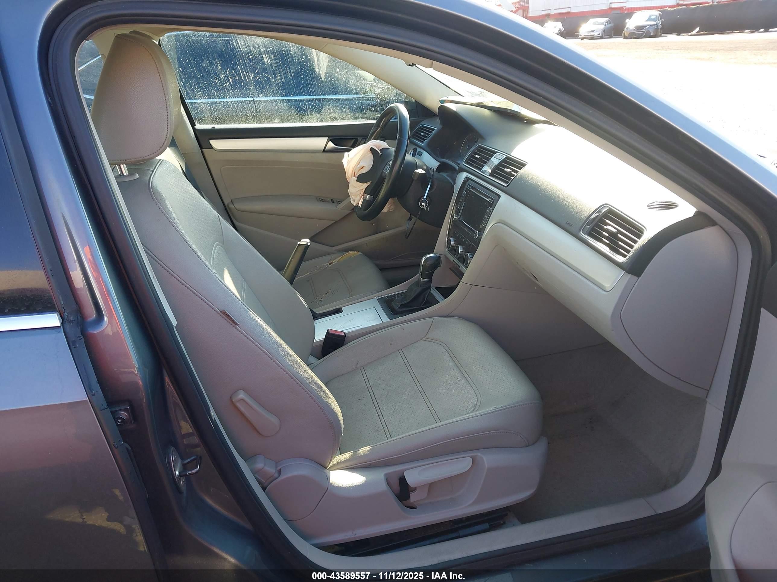 VOLKSWAGEN PASSAT image 5