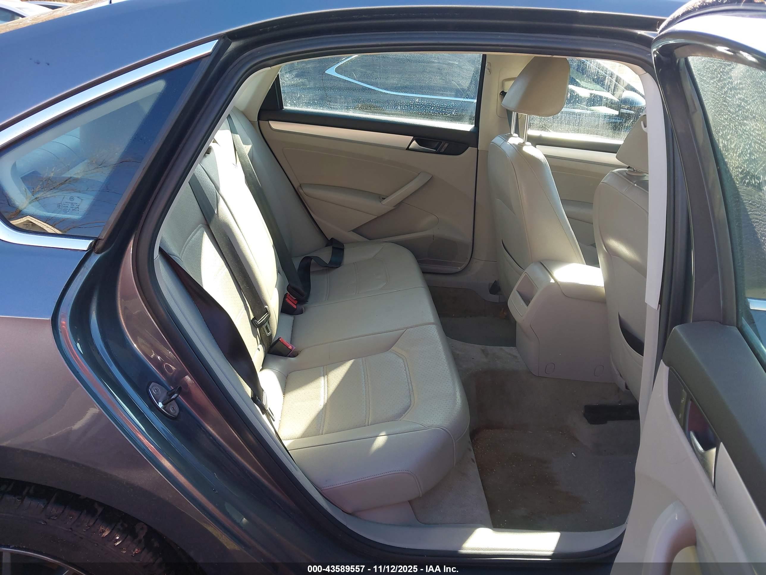 VOLKSWAGEN PASSAT image 8